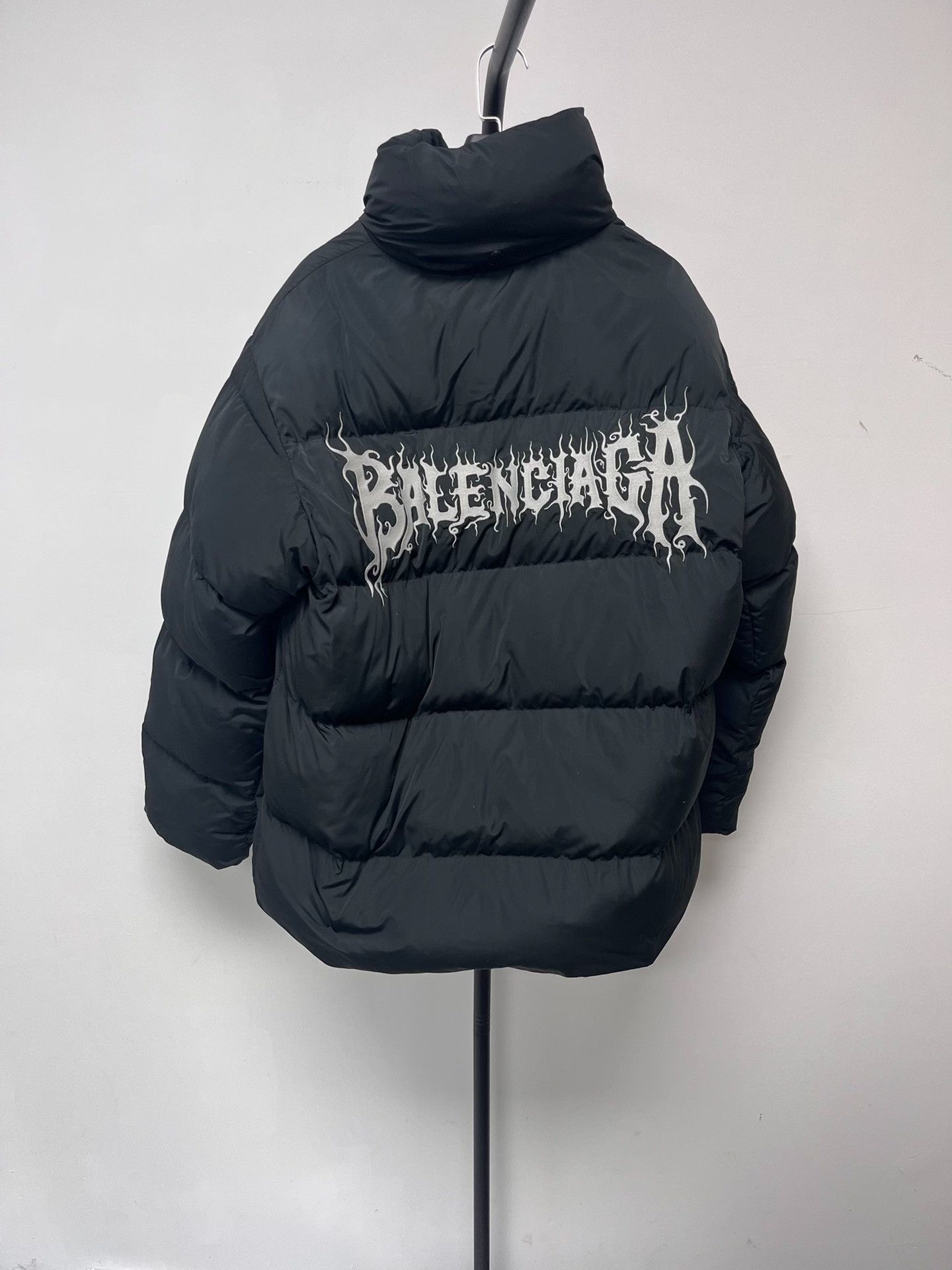 Balenciaga Balenciaga Metal Logo Puffer Jacket Size 48 Size US M / EU 48-50 / 2 - 2 Thumbnail
