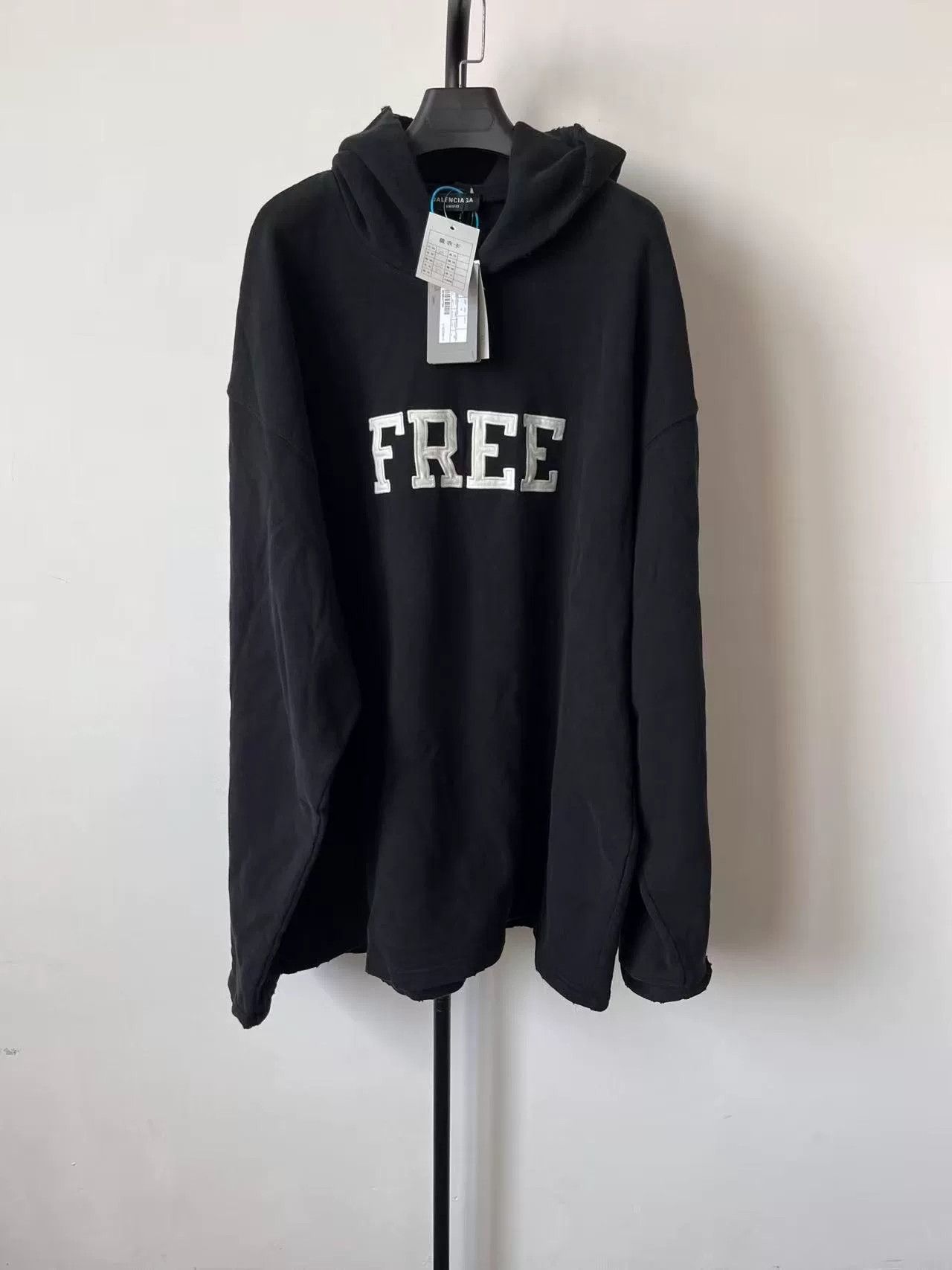 Balenciaga Balenciaga FREE Logo Hoodie Size M Size US M / EU 48-50 / 2 - 2 Thumbnail