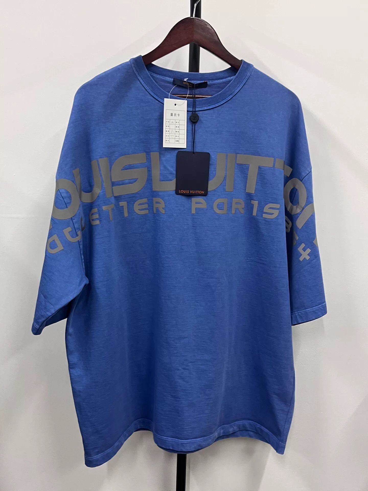Louis Vuitton Louis Vuitton Reflective Logo T-Shirt Size M Size US M / EU 48-50 / 2 - 2 Thumbnail