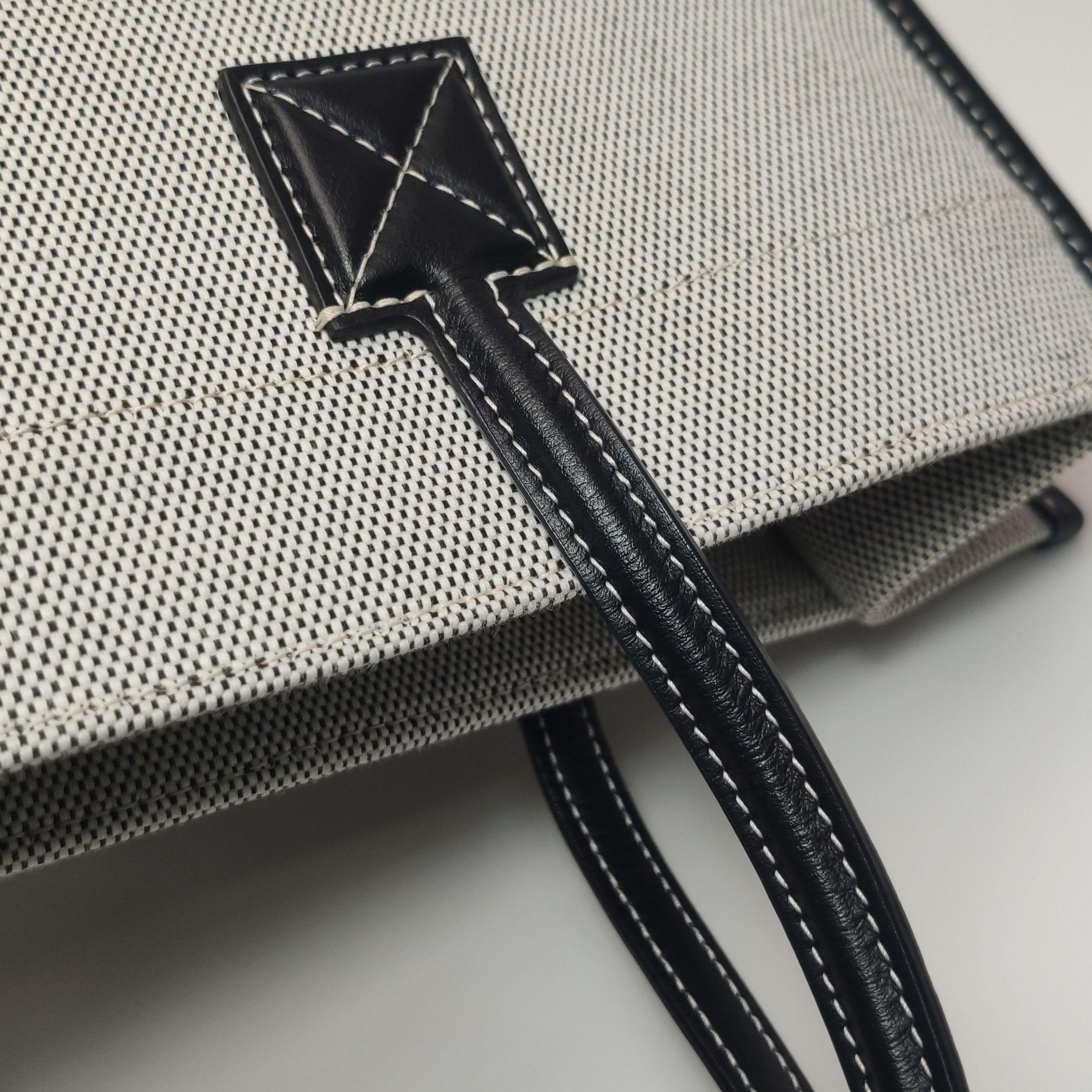 Burberry Burberry Women os Shoulder Bags Size ONE SIZE - 18 Thumbnail