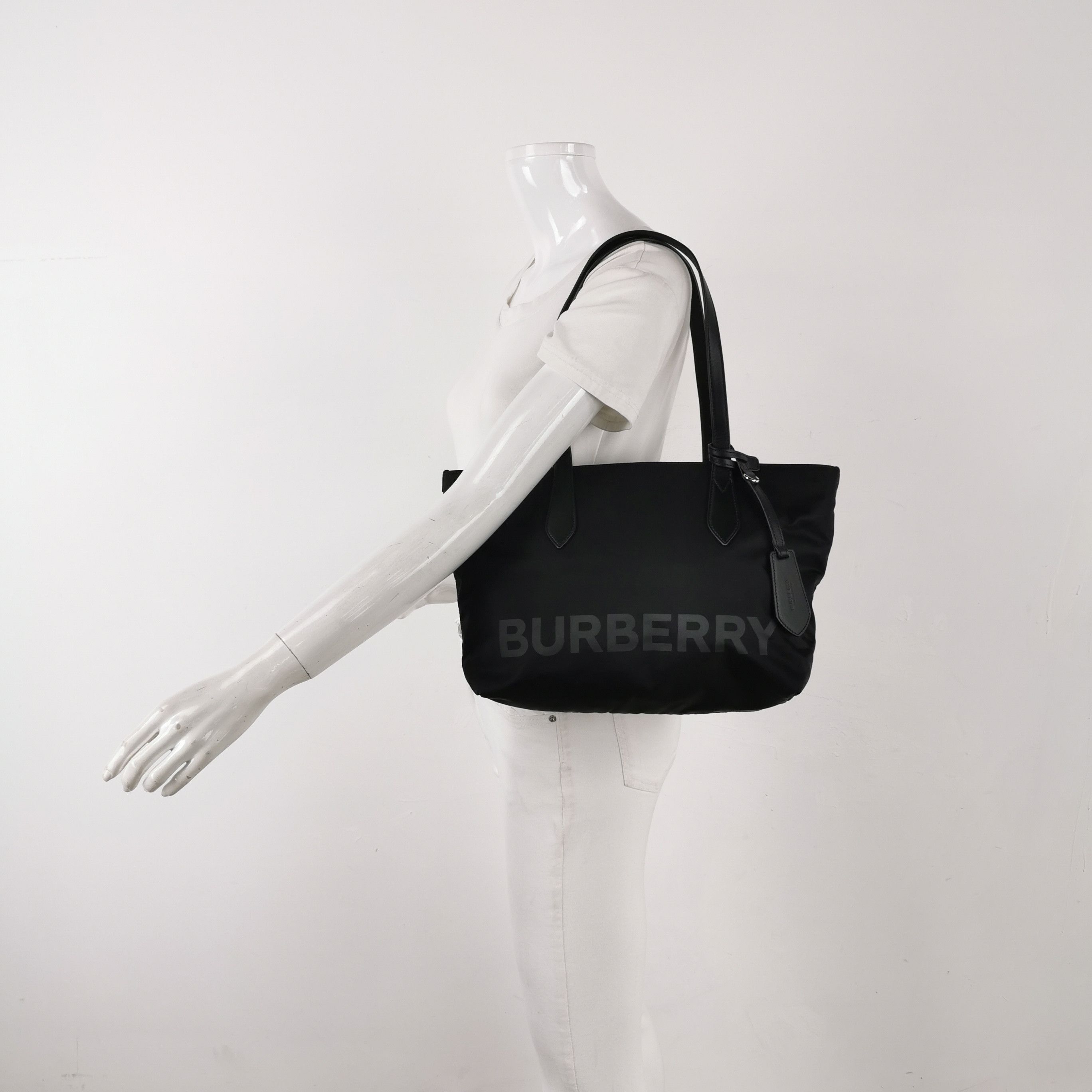 Burberry Burberry Women os Shoulder Bags Size ONE SIZE - 2 Thumbnail
