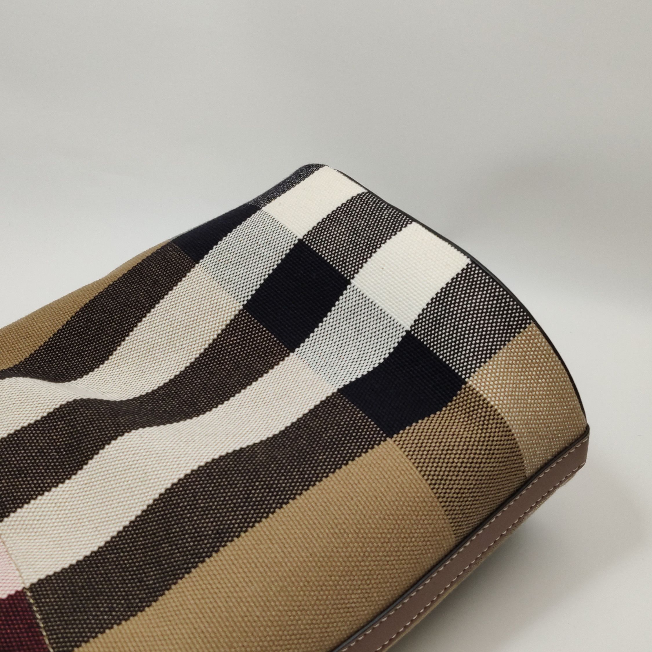 Burberry Burberry Women os Shoulder Bags Size ONE SIZE - 14 Thumbnail