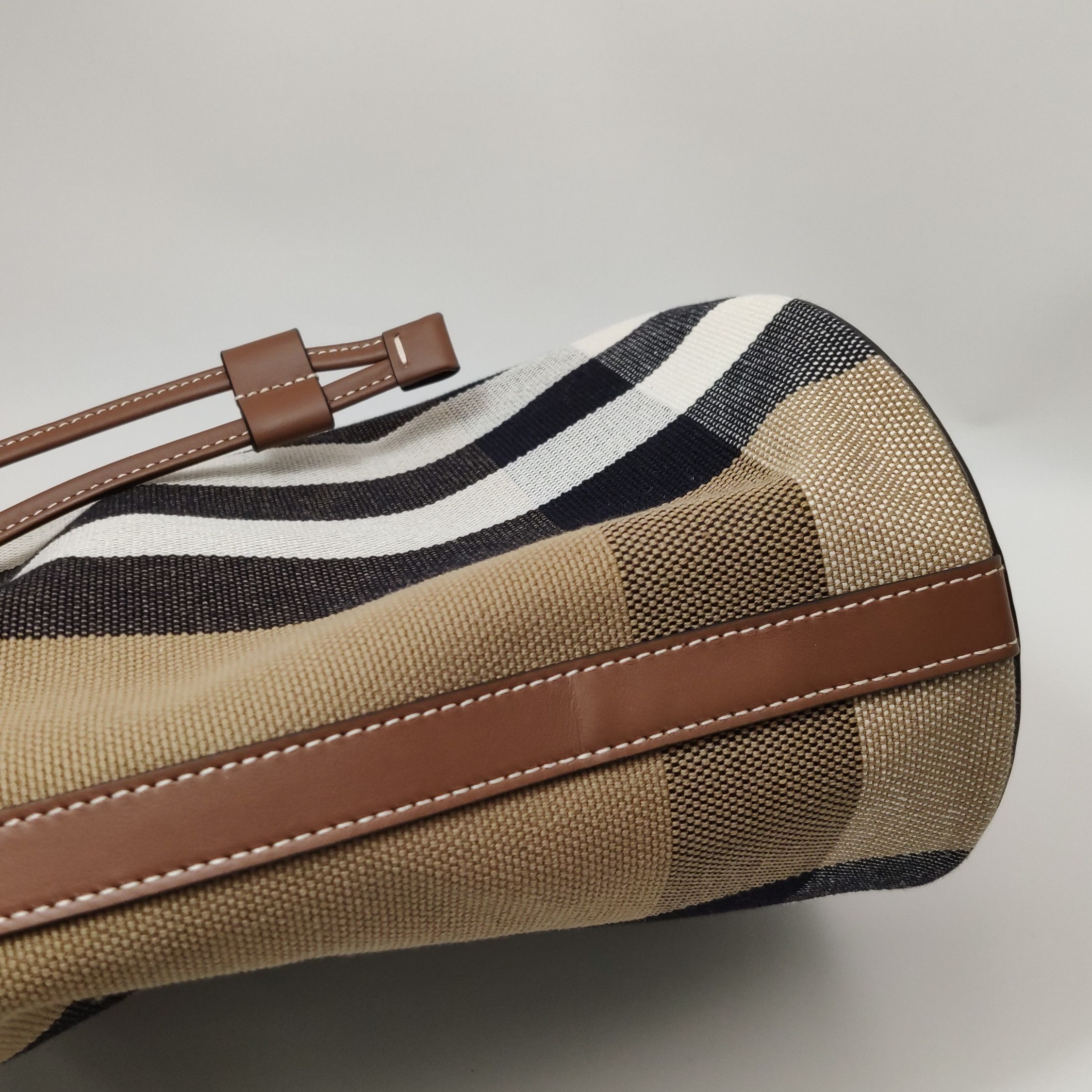 Burberry Burberry Women os Shoulder Bags Size ONE SIZE - 13 Thumbnail