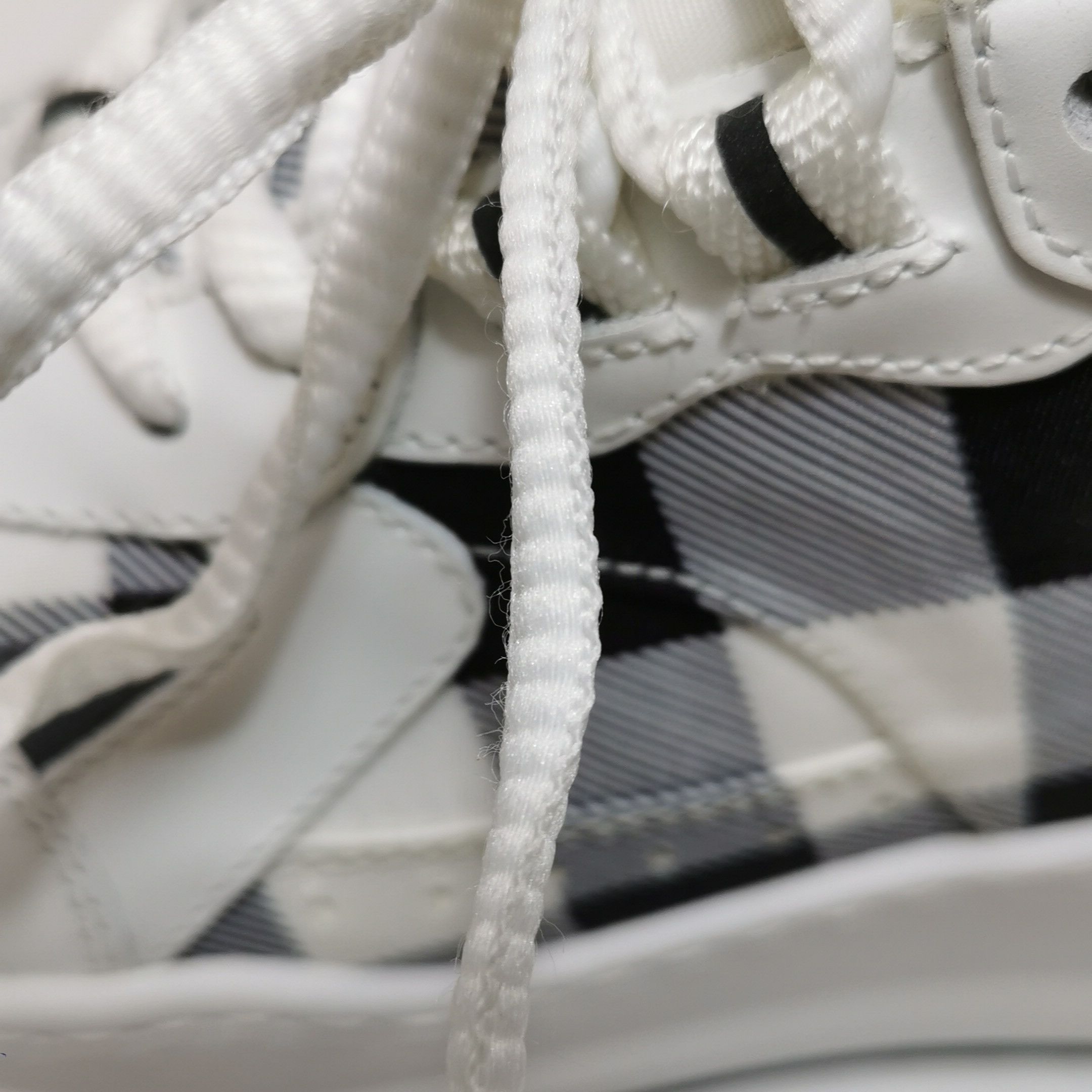 Burberry Burberry Women 5 Lowtop Sneakers Size US 5 / IT 35 - 13 Thumbnail