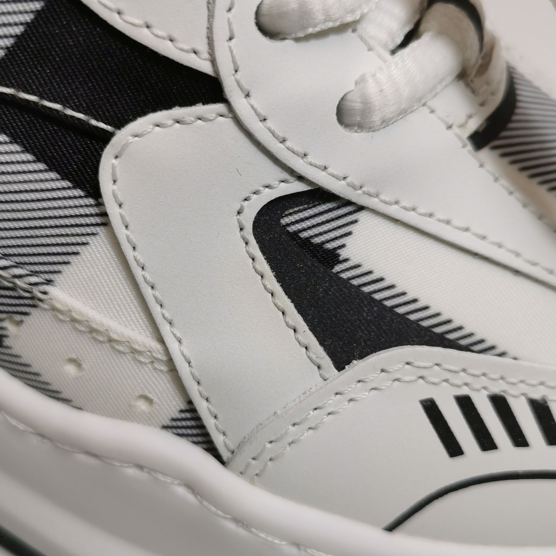 Burberry Burberry Women 5 Lowtop Sneakers Size US 5 / IT 35 - 7 Thumbnail