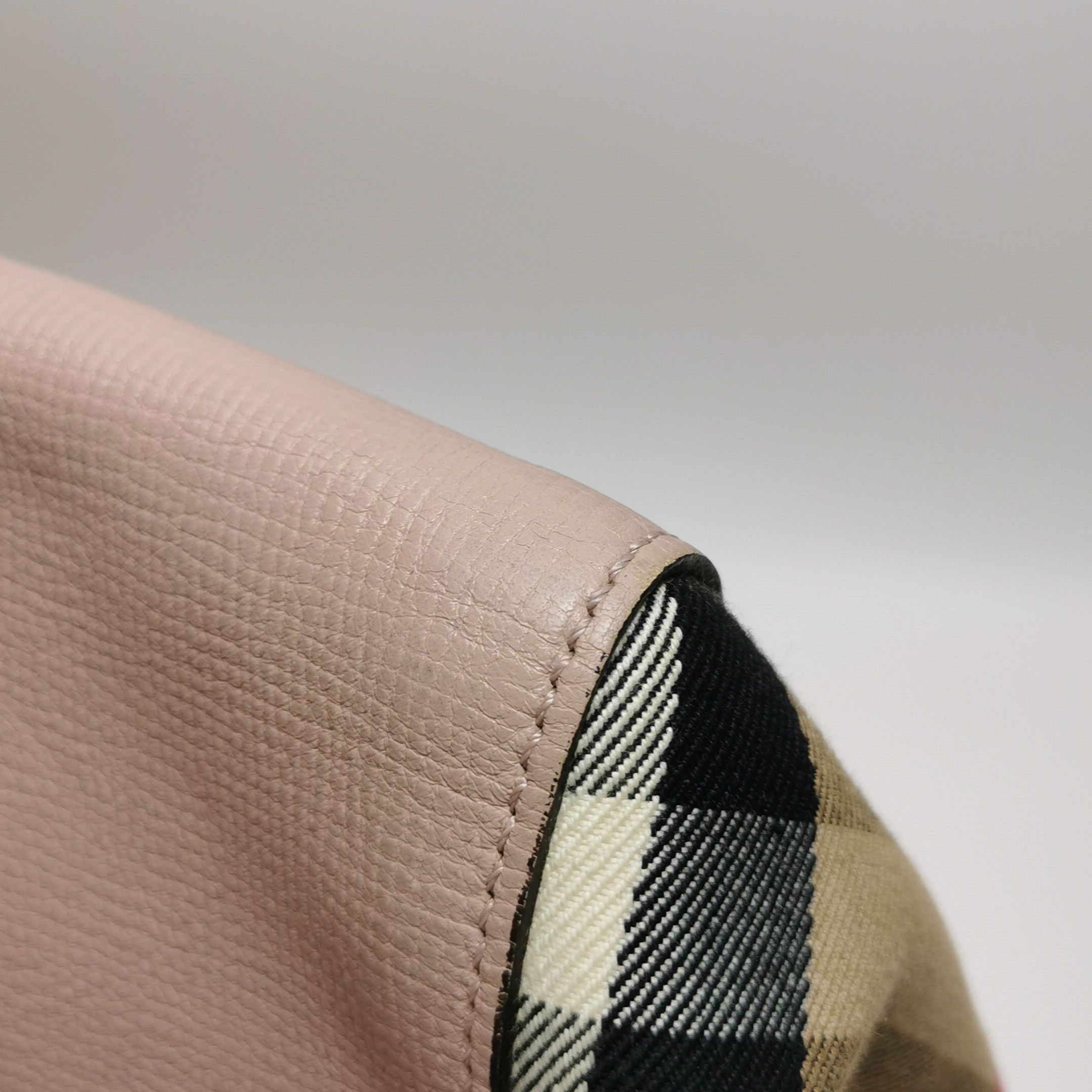 Burberry Burberry Women os Shoulder Bags Size ONE SIZE - 18 Thumbnail