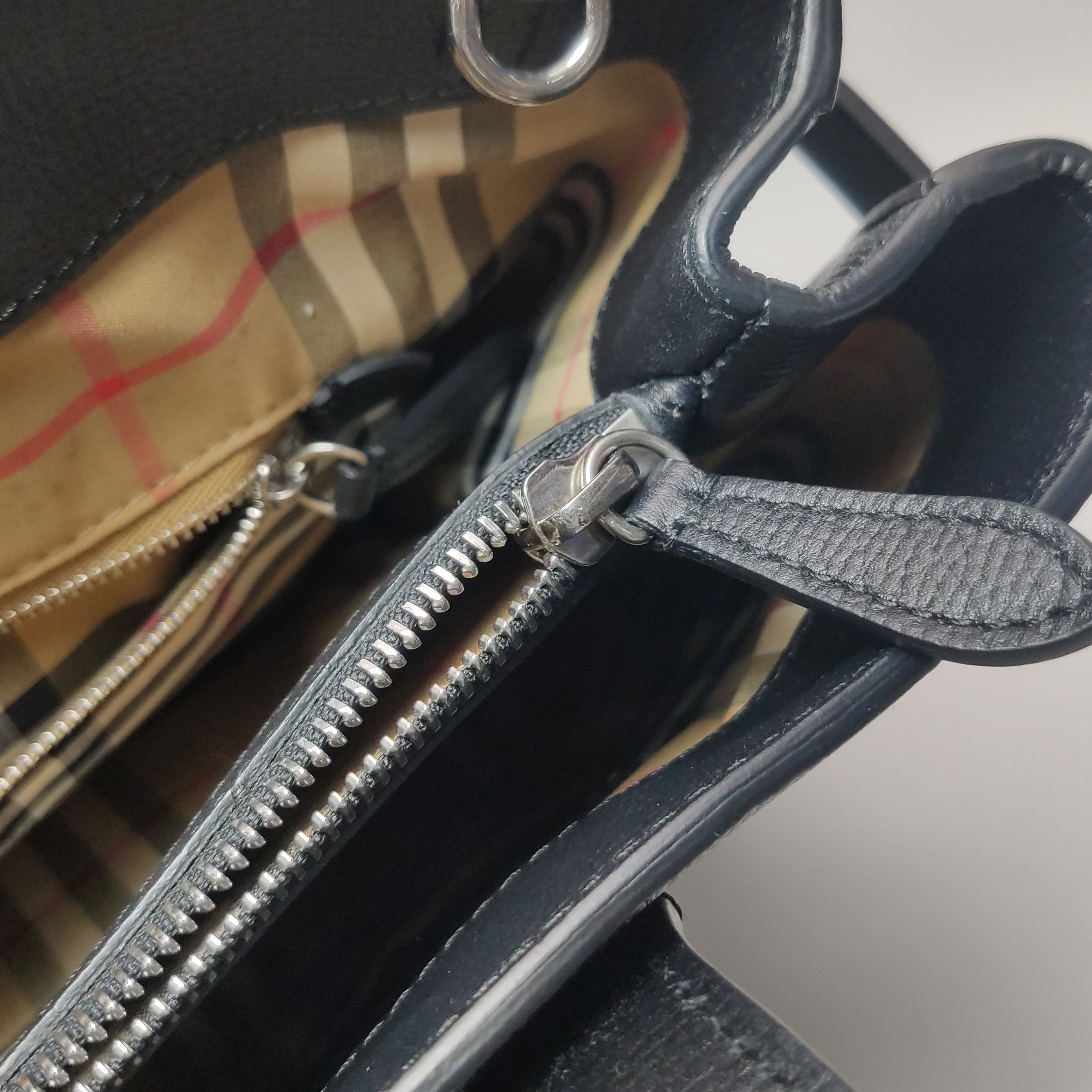Burberry Burberry Women os Shoulder Bags Size ONE SIZE - 16 Thumbnail