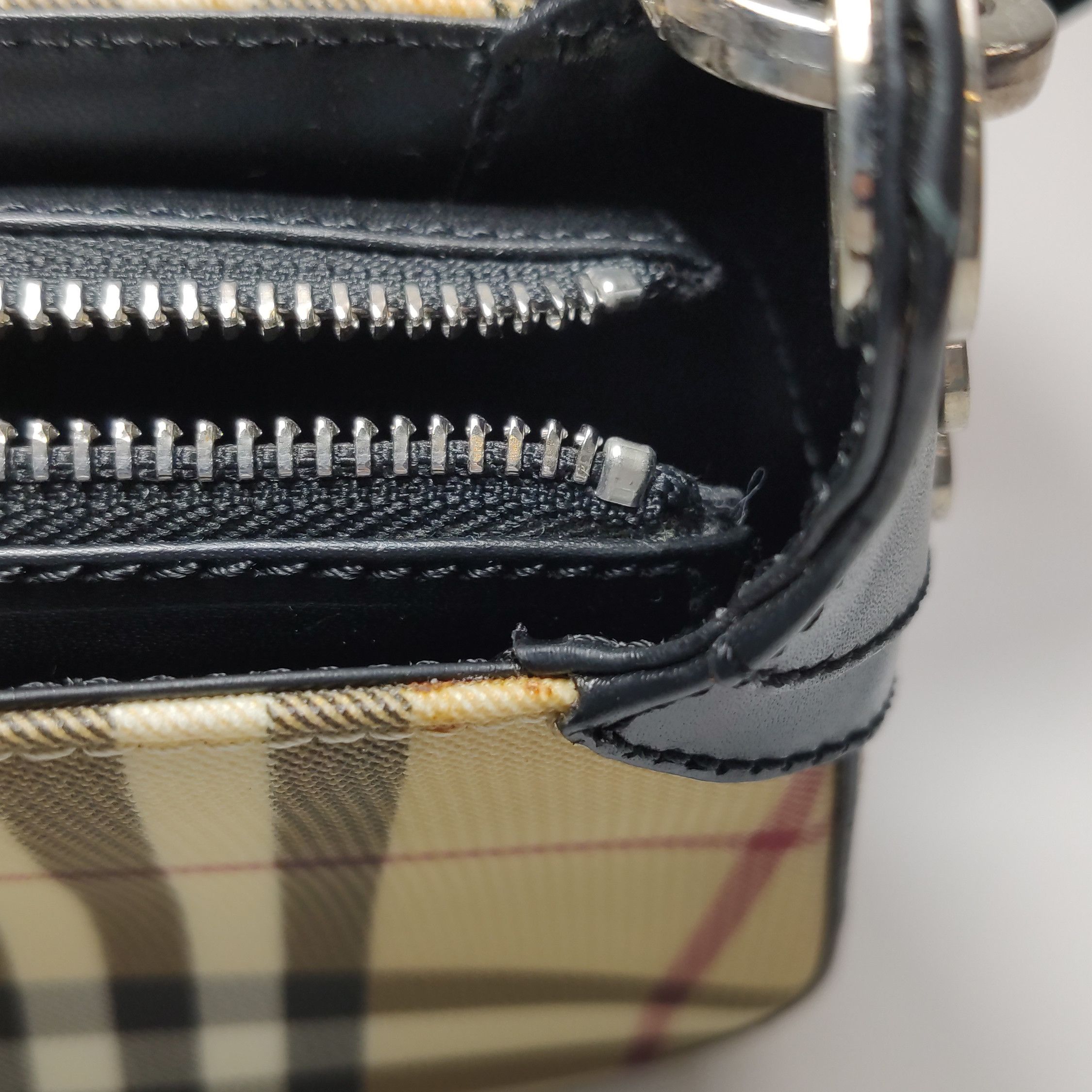 Burberry Burberry Women os Shoulder Bags Size ONE SIZE - 18 Thumbnail