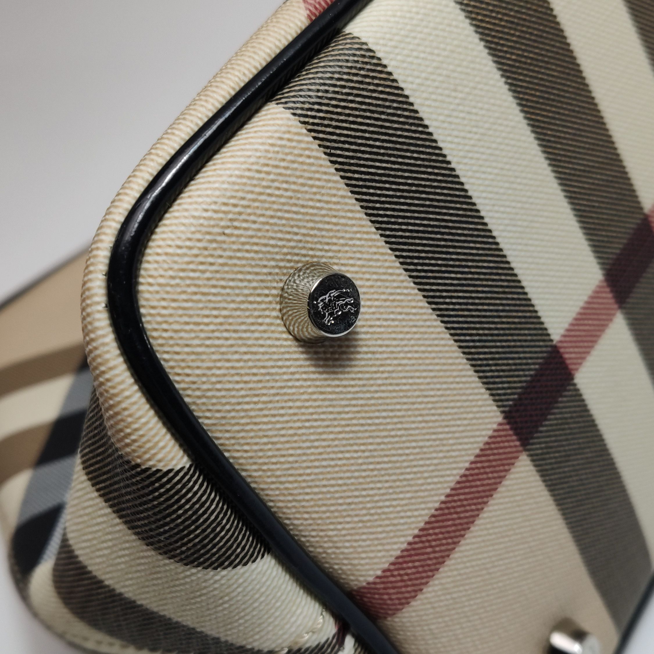 Burberry Burberry Women os Shoulder Bags Size ONE SIZE - 14 Thumbnail