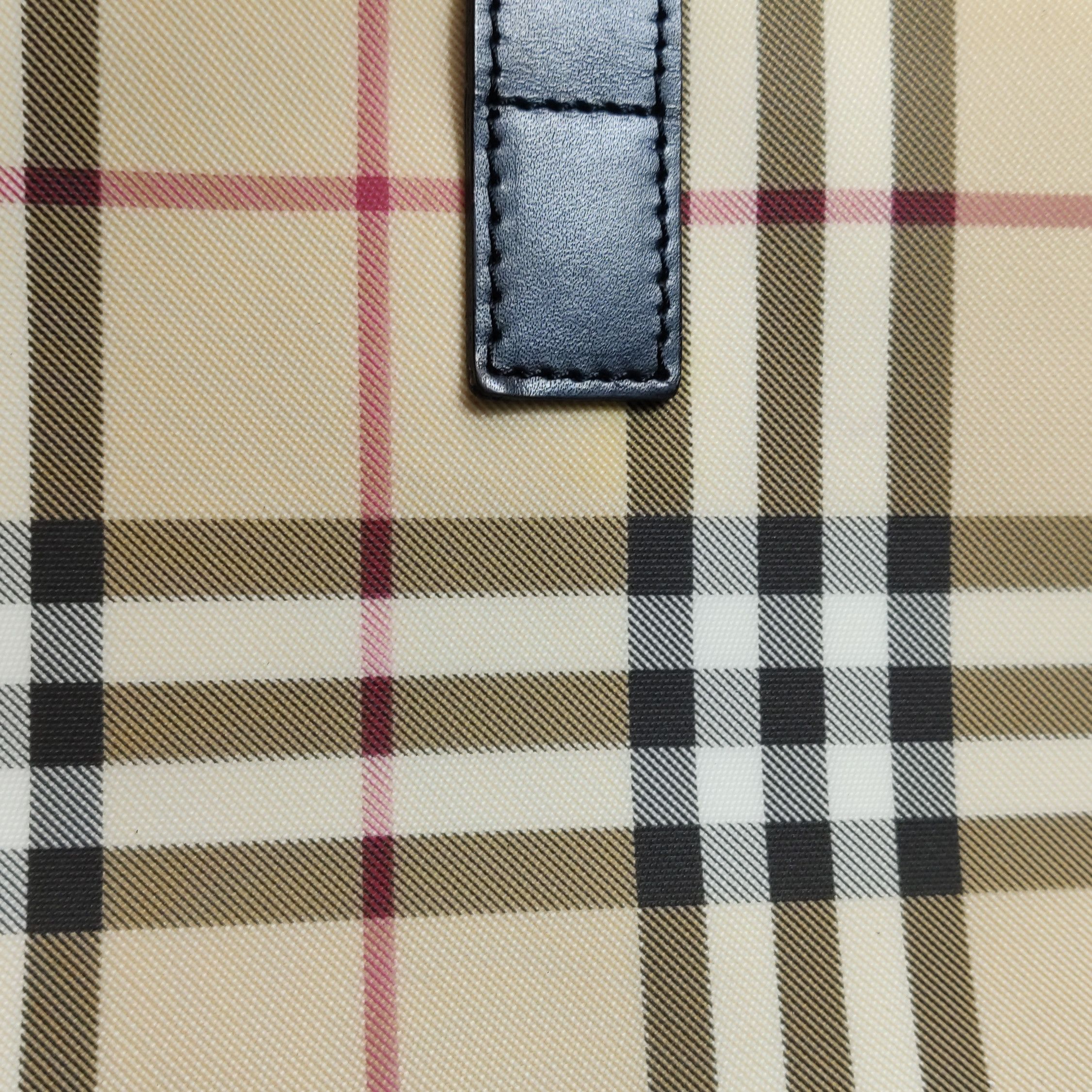 Burberry Burberry Women os Shoulder Bags Size ONE SIZE - 16 Thumbnail