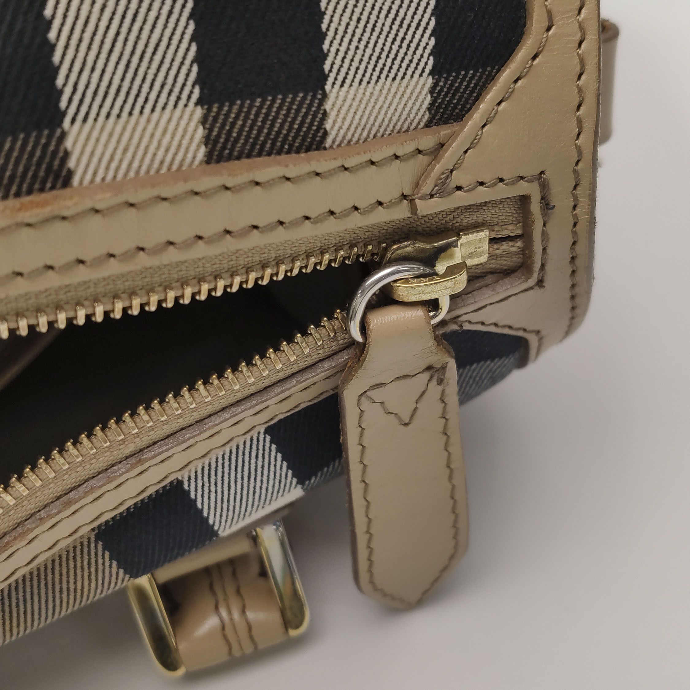 Burberry Burberry Women os Shoulder Bags Size ONE SIZE - 14 Thumbnail