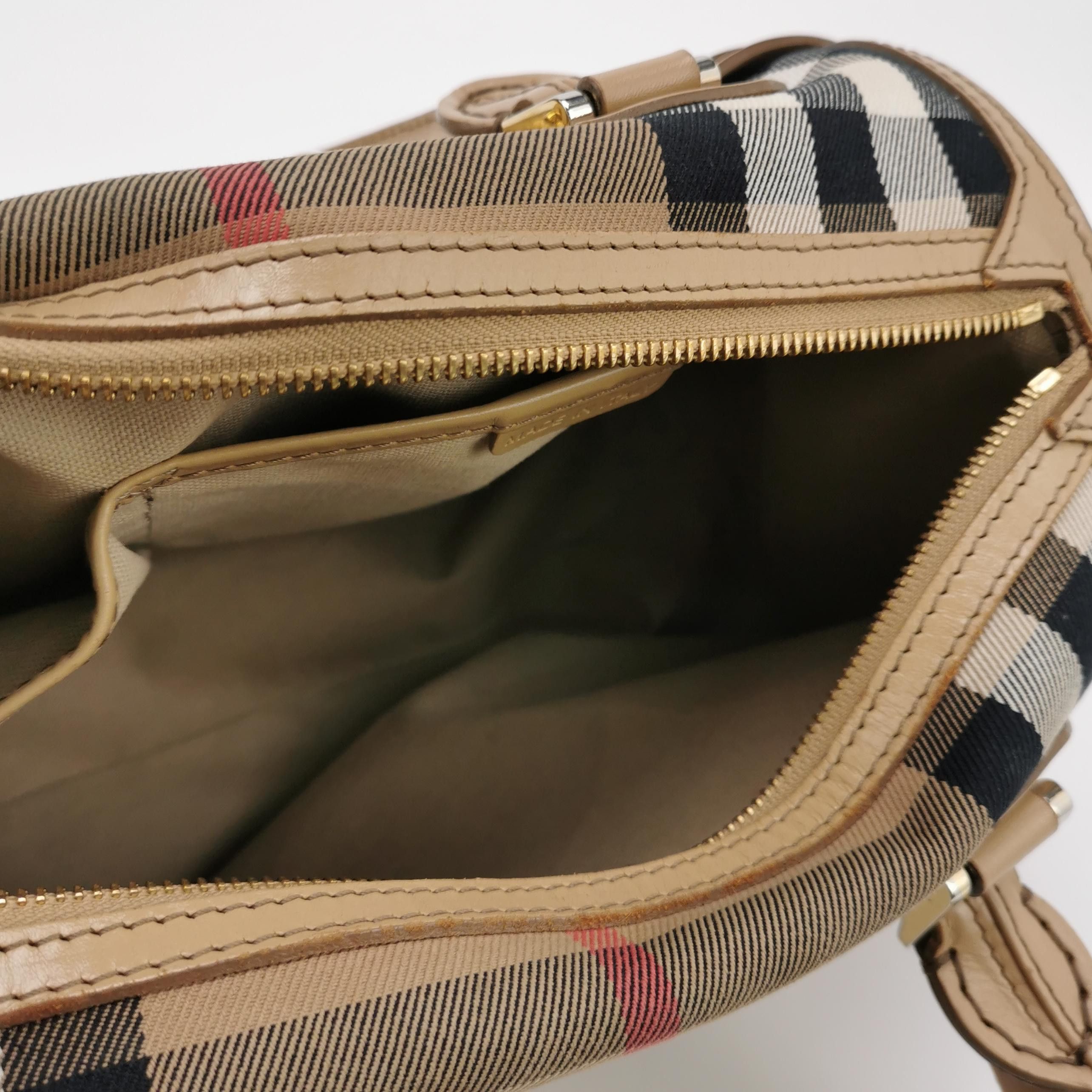 Burberry Burberry Women os Shoulder Bags Size ONE SIZE - 7 Thumbnail