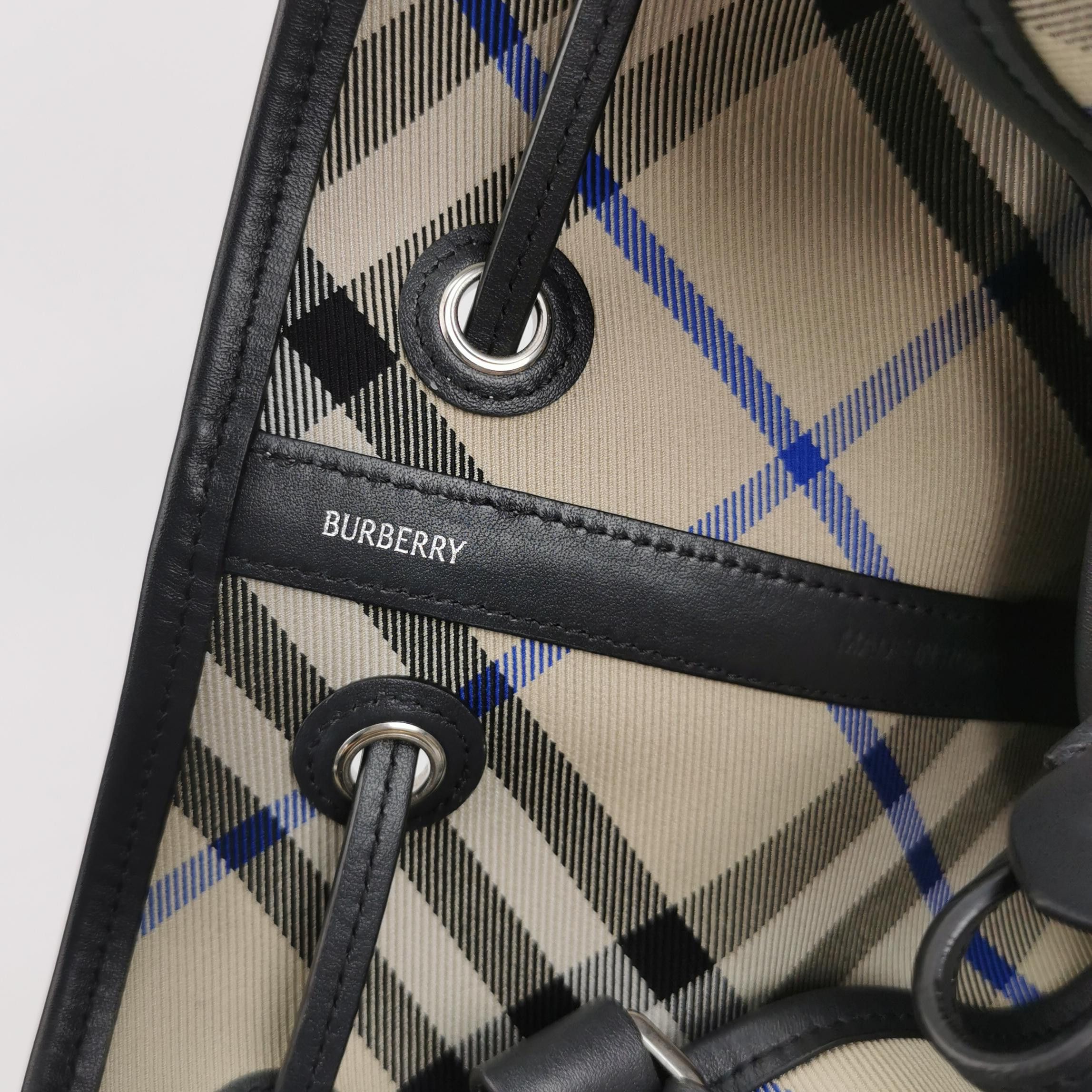 Burberry Burberry Women os Shoulder Bags Size ONE SIZE - 8 Thumbnail