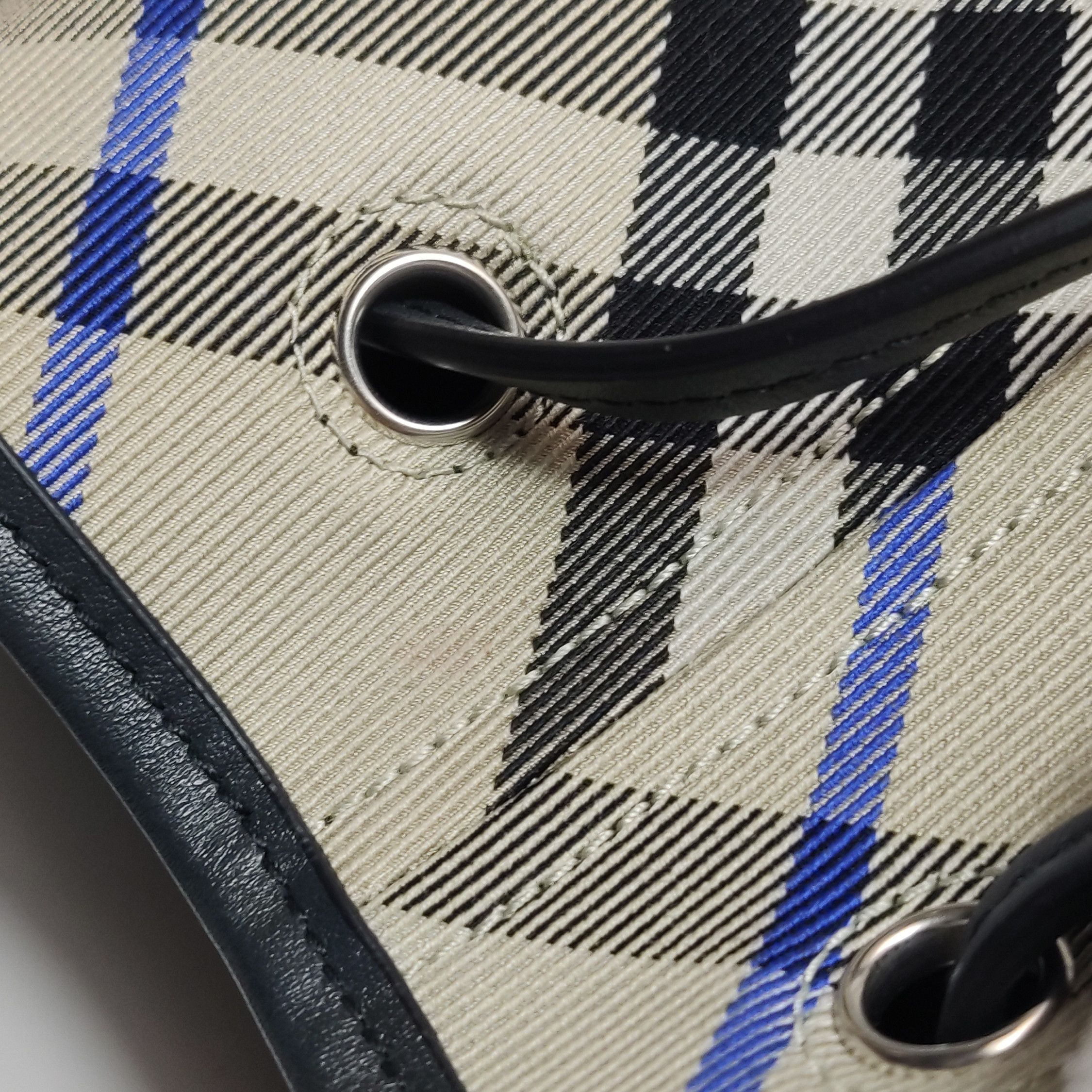 Burberry Burberry Women os Shoulder Bags Size ONE SIZE - 18 Thumbnail