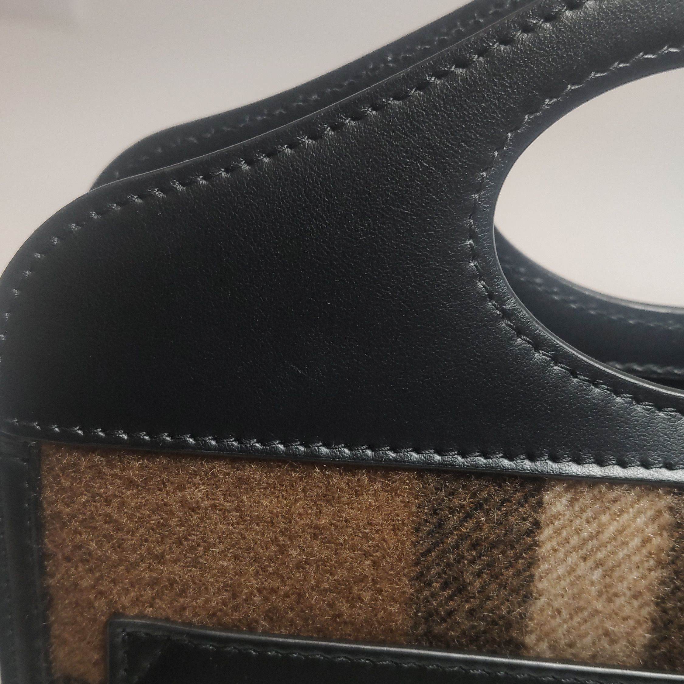 Burberry Burberry Women os Shoulder Bags Size ONE SIZE - 18 Thumbnail