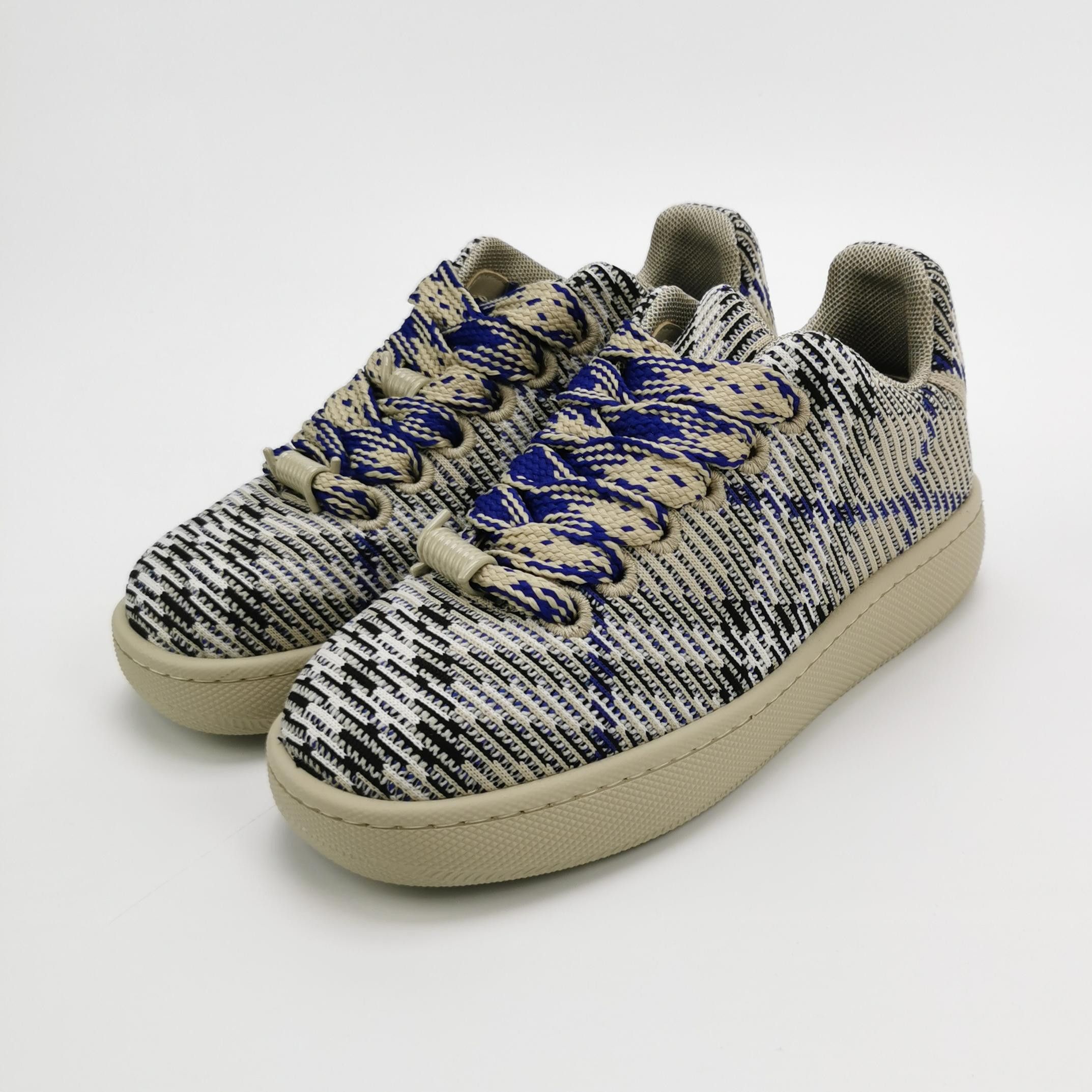 Burberry Burberry Women 7 Lowtop Sneakers Size US 7 / IT 37 - 2 Thumbnail