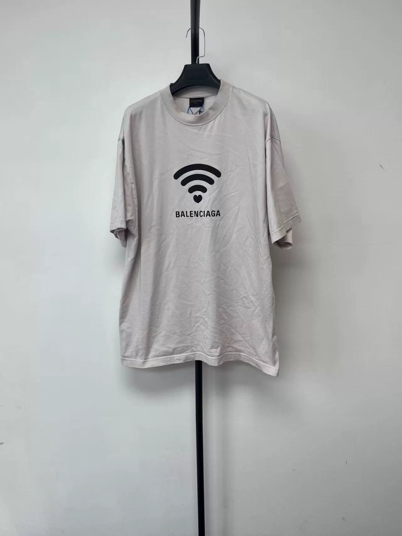 Balenciaga Balenciaga WiFi Heart Logo T-Shirt Size S Size US S / EU 44-46 / 1 - 2 Thumbnail