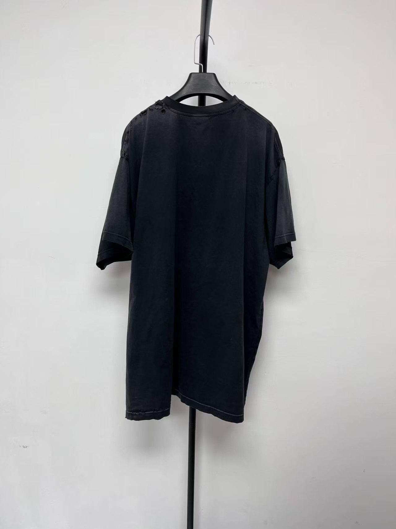 Balenciaga Balenciaga Graphic Print Distressed T-Shirt Size 3 Size US L / EU 52-54 / 3 - 3 Thumbnail