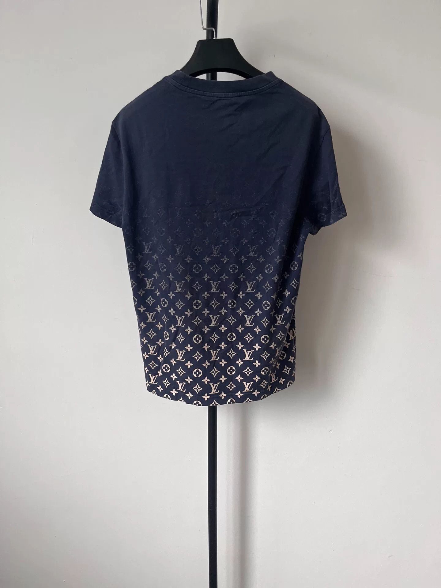 Louis Vuitton Louis Vuitton Monogram Gradient T-Shirt XS Size US XS / EU 42 / 0 - 3 Thumbnail