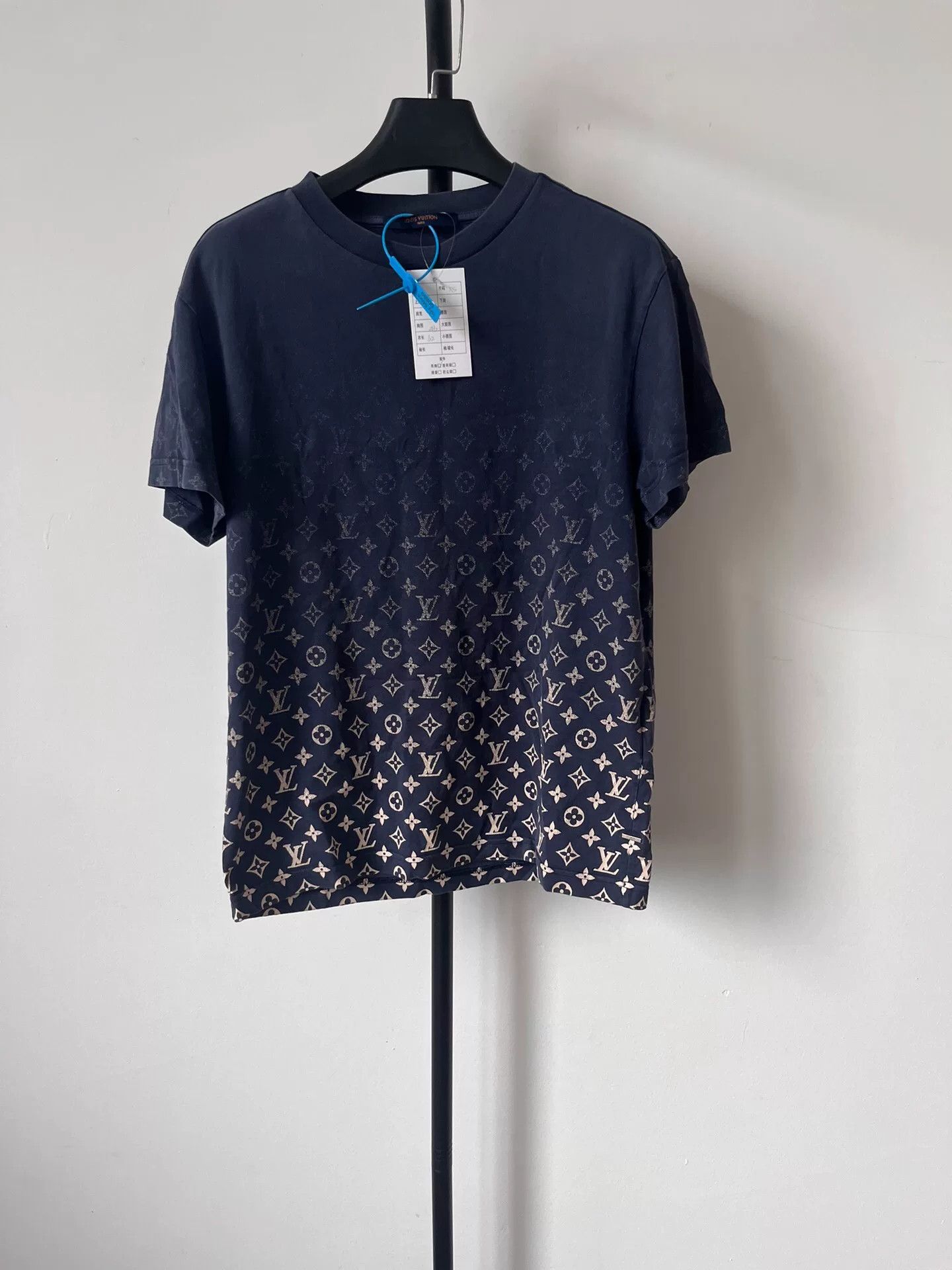 Louis Vuitton Louis Vuitton Monogram Gradient T-Shirt XS Size US XS / EU 42 / 0 - 2 Thumbnail