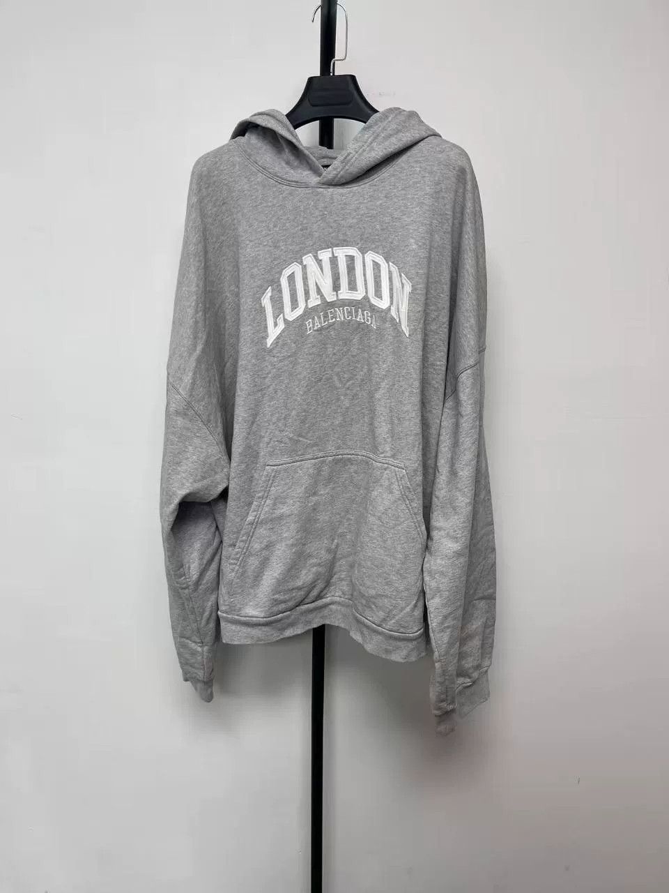 Balenciaga Balenciaga London Logo Hoodie Size 5 Size US XXL / EU 58 / 5 - 2 Thumbnail
