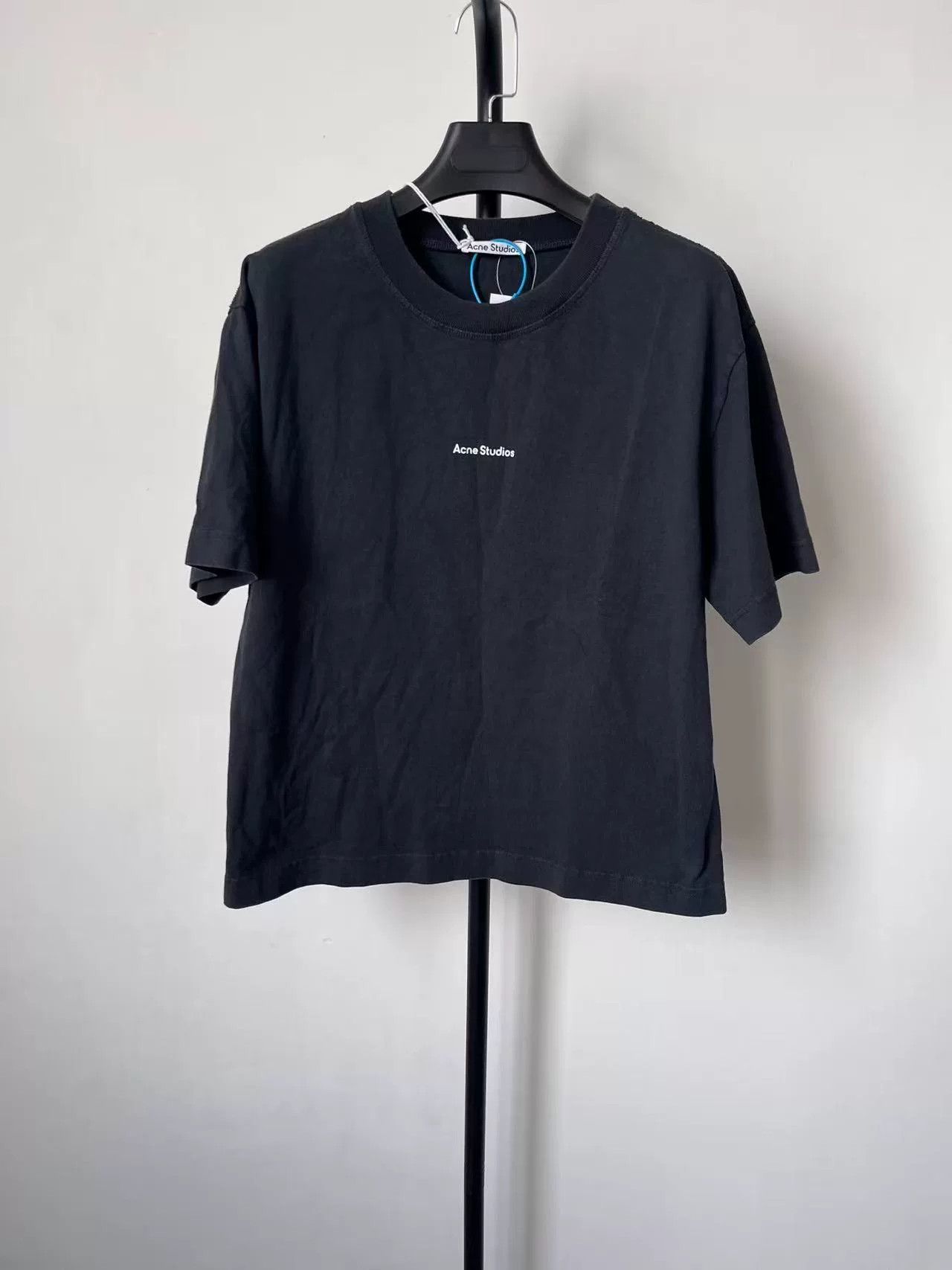 Acne Studios Acne Studios Center Logo T-Shirt XS Size XS / US 0-2 / IT 36-38 - 2 Thumbnail