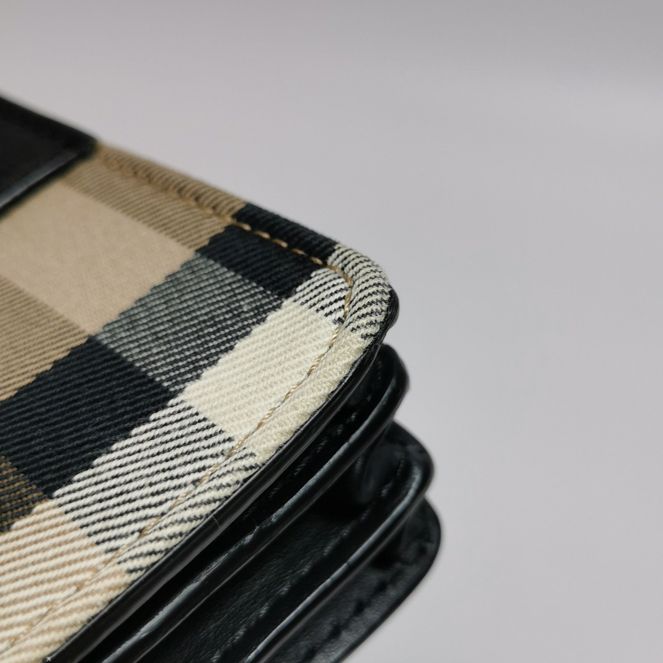 Burberry Burberry Women os Shoulder Bags Size ONE SIZE - 24 Thumbnail