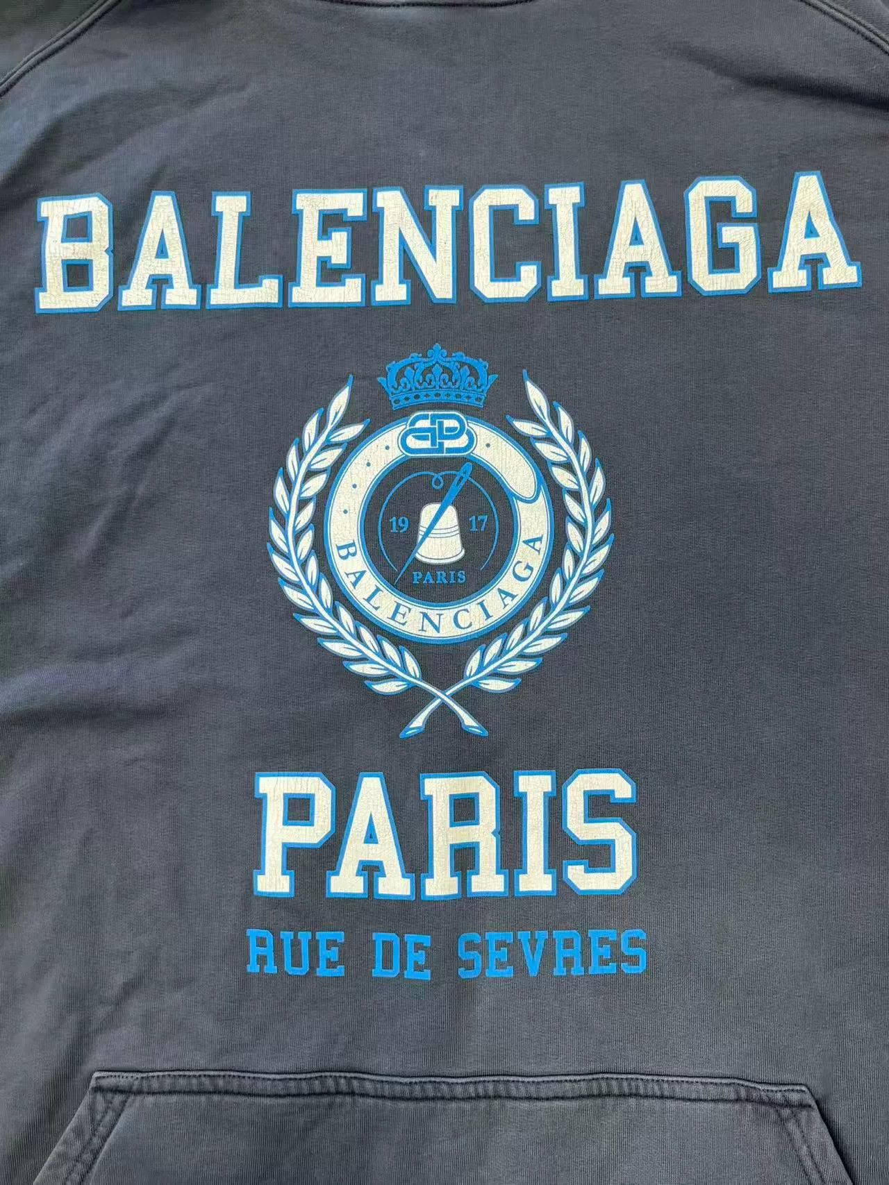 Balenciaga Balenciaga Paris Logo Crest Hoodie Size 3 Size US L / EU 52-54 / 3 - 4 Thumbnail