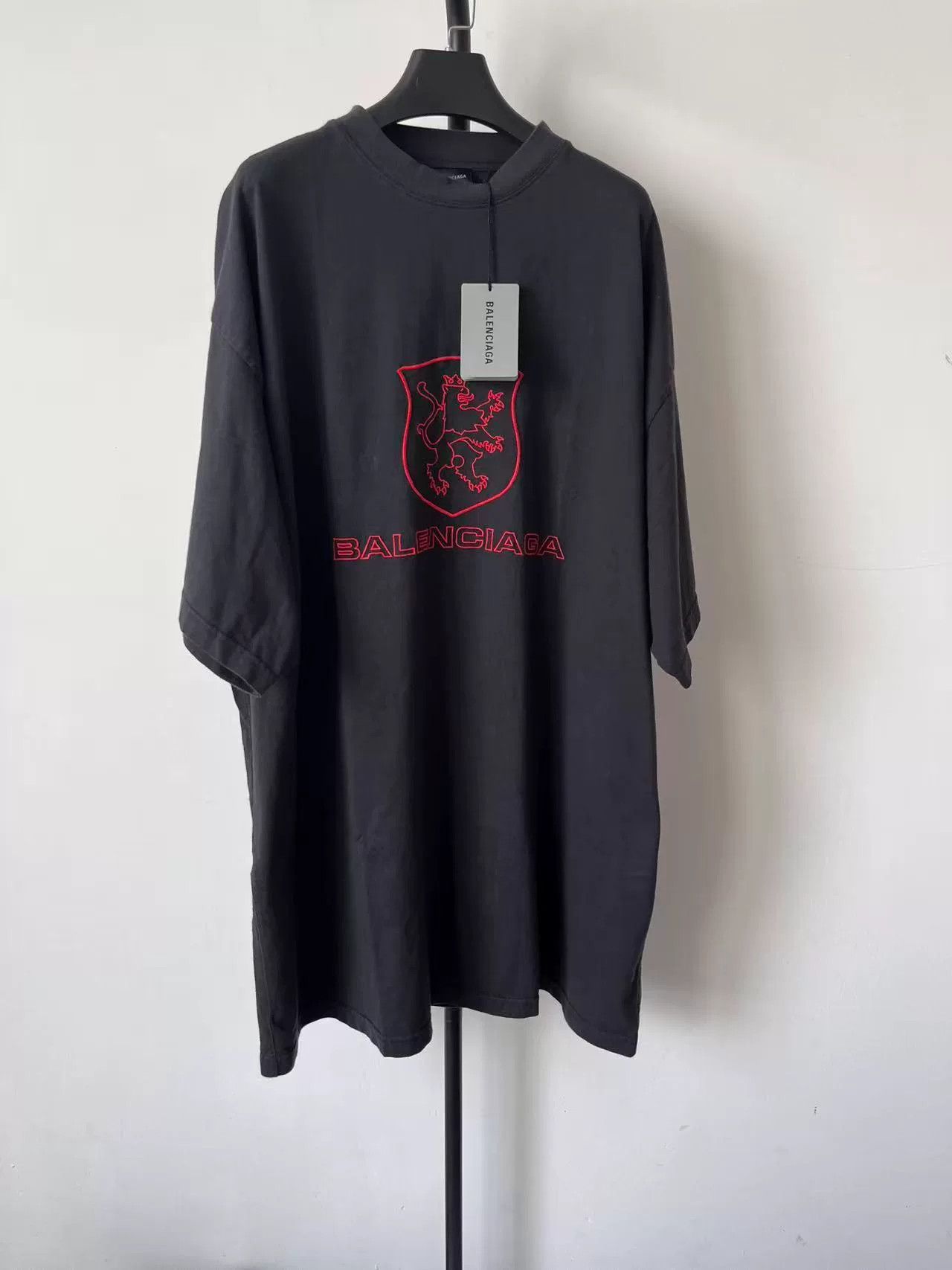 Balenciaga Balenciaga Lion Club Logo T-Shirt Size 5 Size US XXL / EU 58 / 5 - 2 Thumbnail