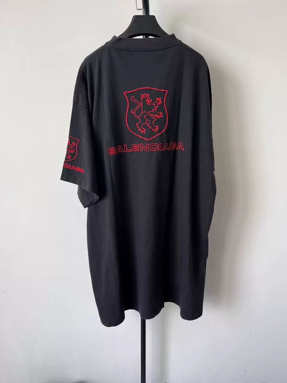 Balenciaga Balenciaga Lion Club Logo T-Shirt Size 5 Size US XXL / EU 58 / 5 - 3 Thumbnail