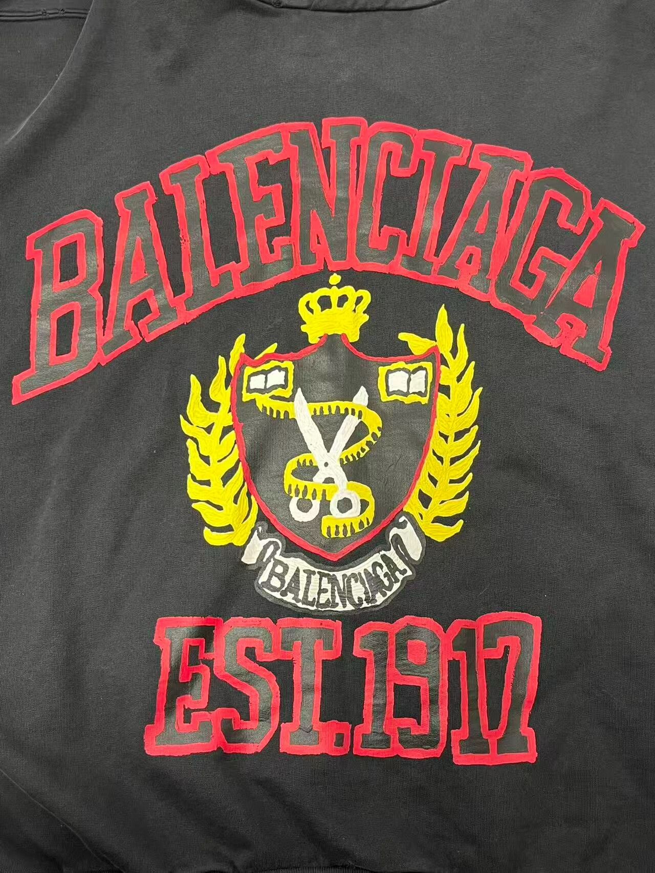 Balenciaga Balenciaga Crest Graphic Hoodie Size M Size US M / EU 48-50 / 2 - 4 Thumbnail