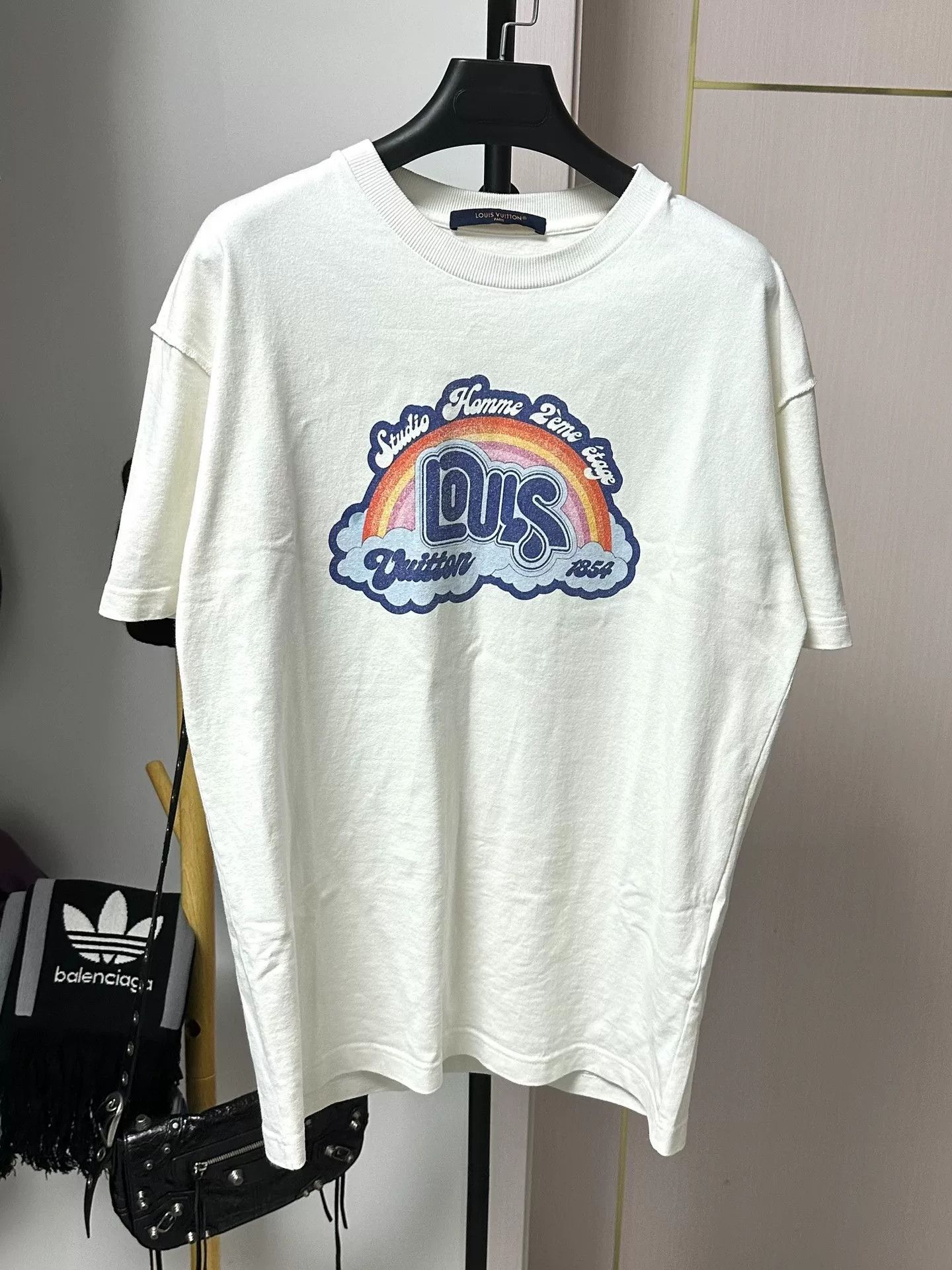 Louis Vuitton Louis Vuitton Rainbow Logo Graphic T-Shirt S Size US S / EU 44-46 / 1 - 2 Thumbnail