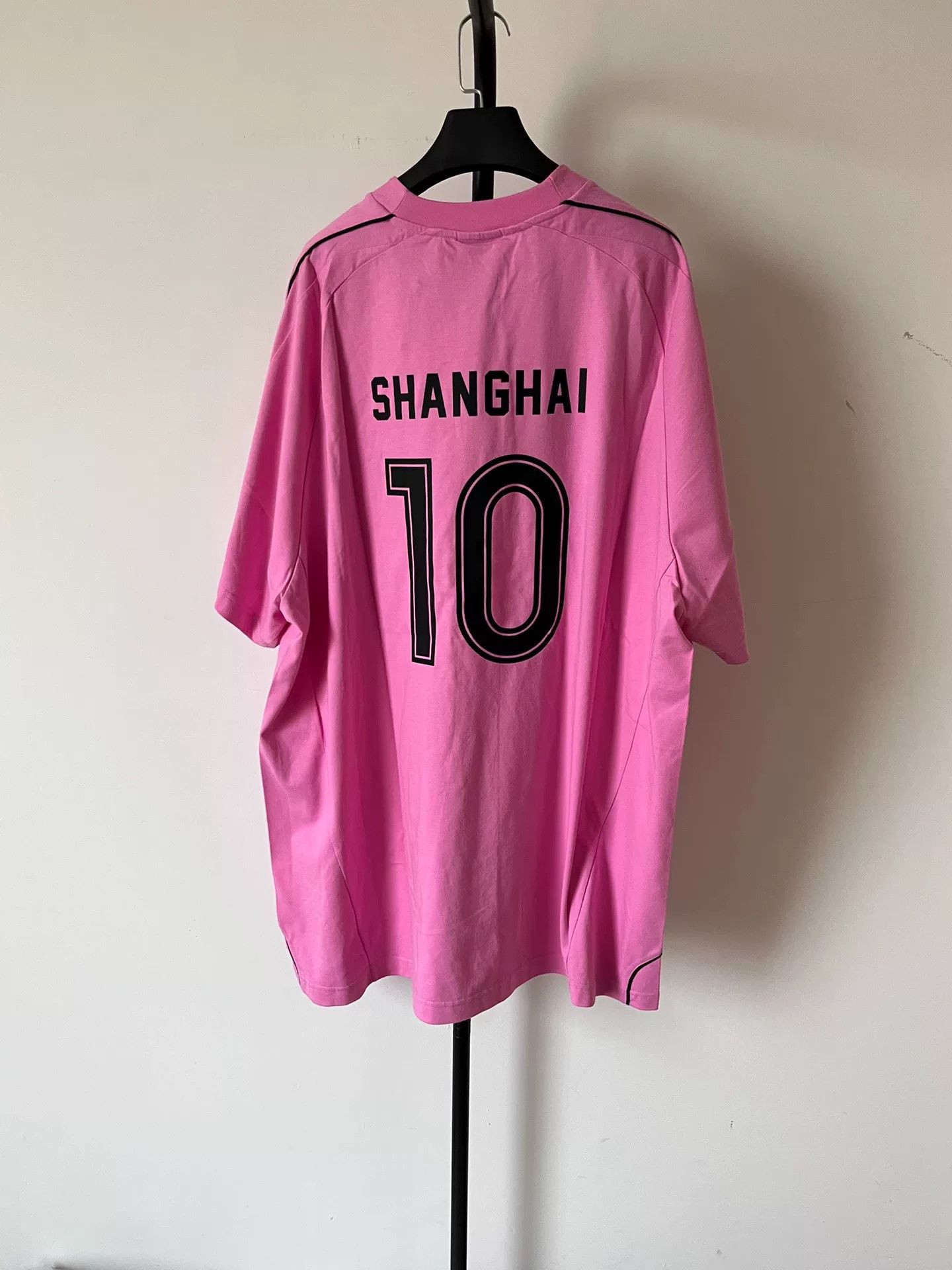 Balenciaga Balenciaga Pink Soccer Logo Print T-Shirt Size 4 Size US XL / EU 56 / 4 - 3 Thumbnail