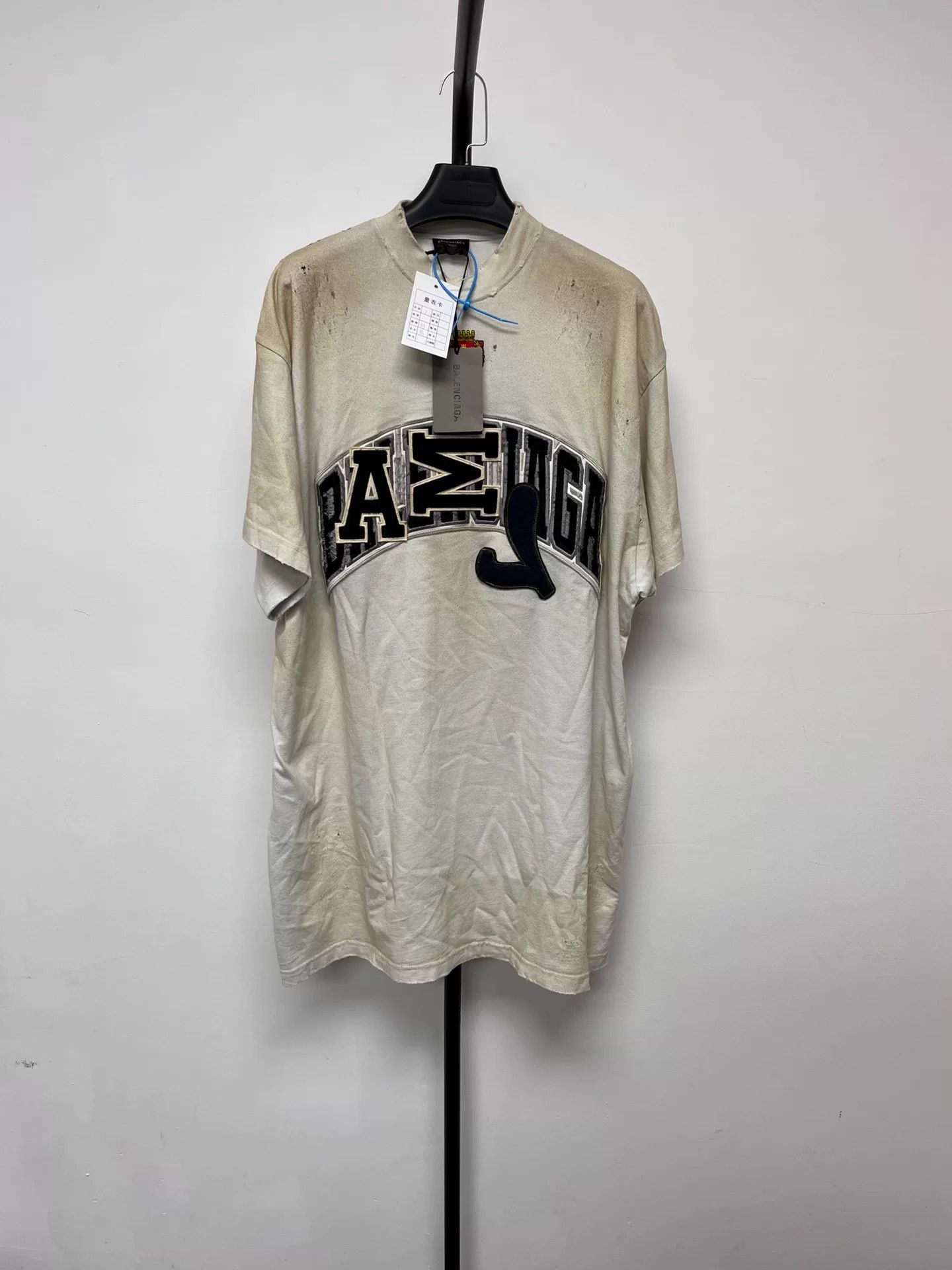 Balenciaga Balenciaga Distressed Crest T-Shirt Size 1 Size US S / EU 44-46 / 1 - 2 Thumbnail