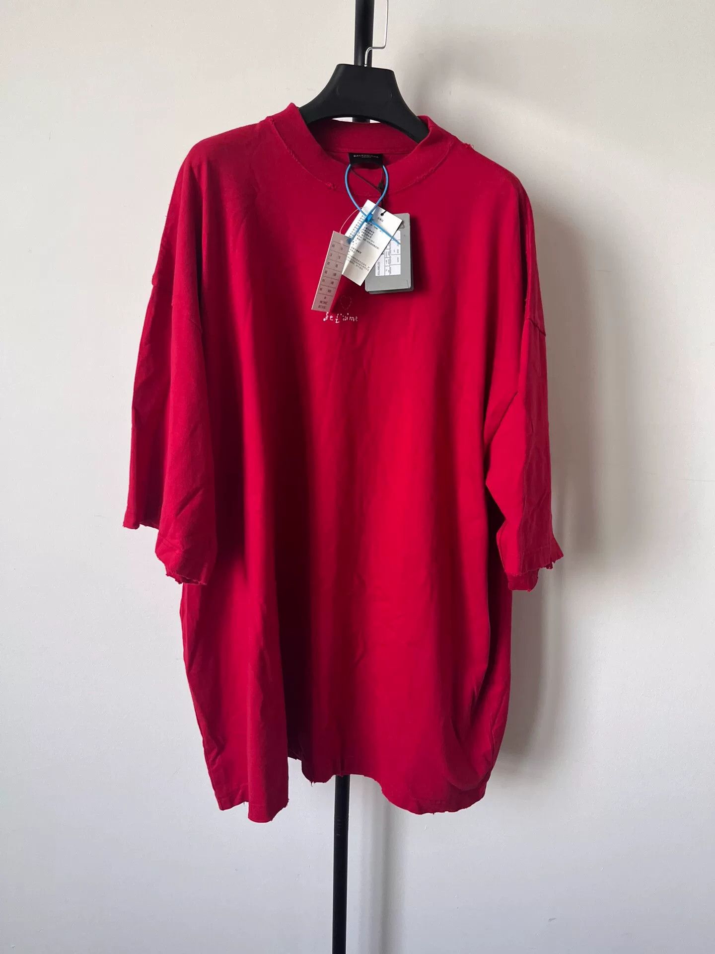 Balenciaga Balenciaga Embroidered Je t'aime T-Shirt Red XL Size US XL / EU 56 / 4 - 2 Thumbnail