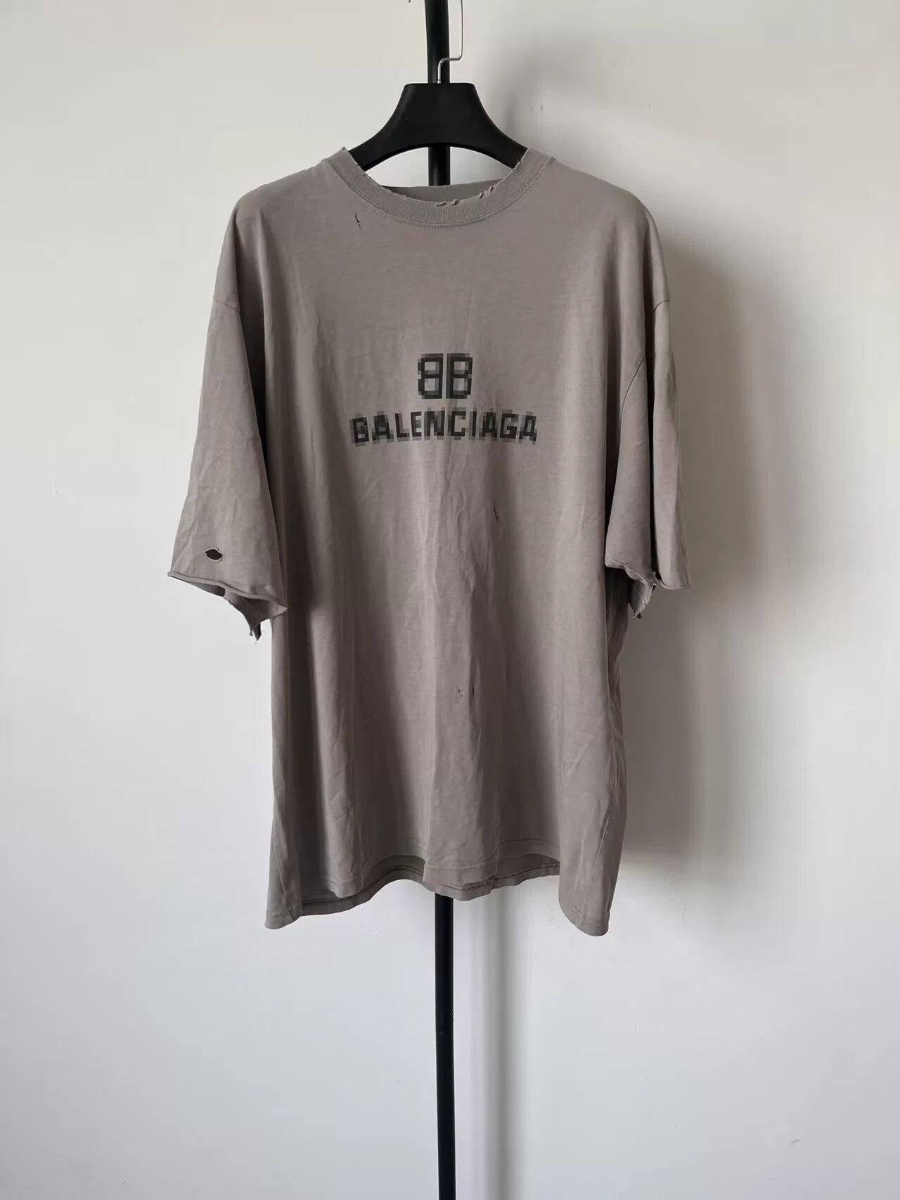 Balenciaga Balenciaga Distressed Pixel BB Logo T-Shirt XXS Size US XXS / EU 40 - 2 Thumbnail