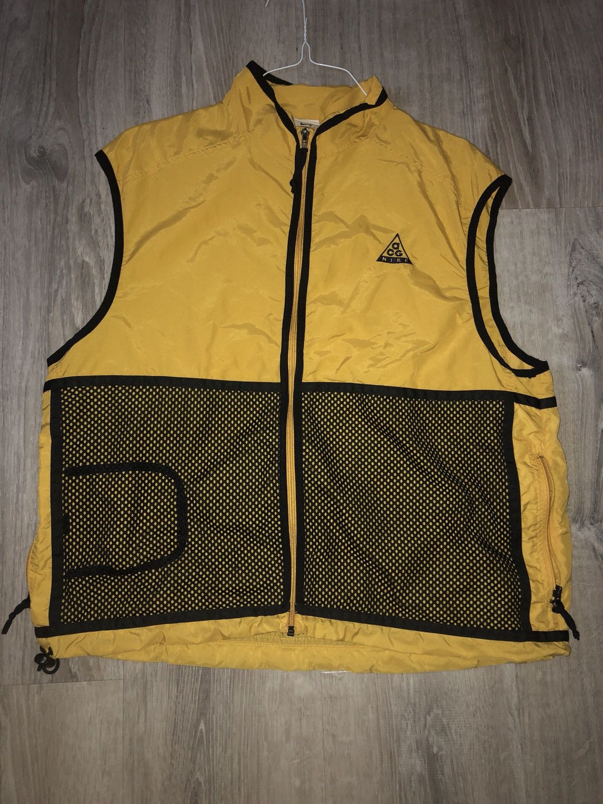 acg vest nike
