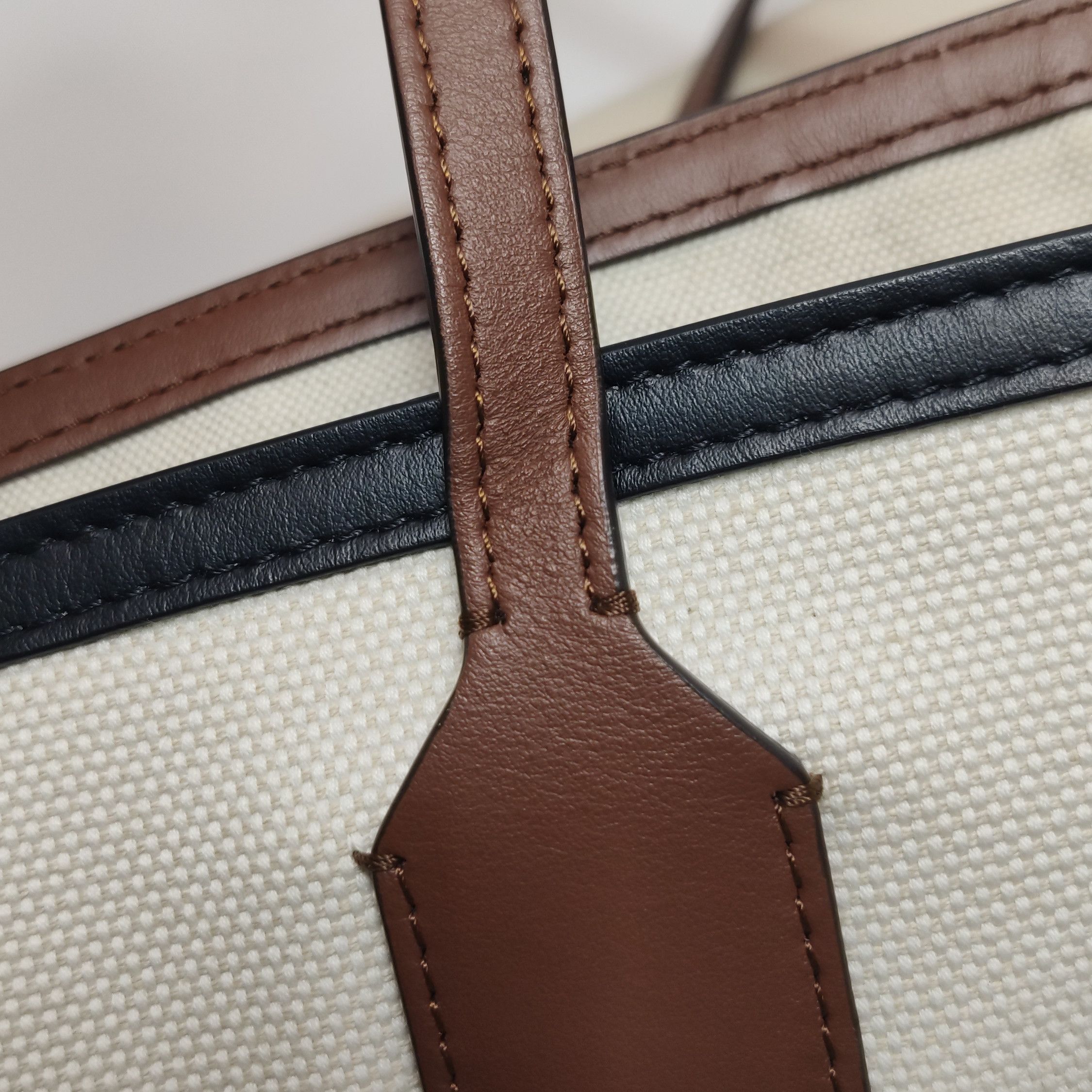 Burberry Burberry Women os Shoulder Bags Size ONE SIZE - 24 Thumbnail