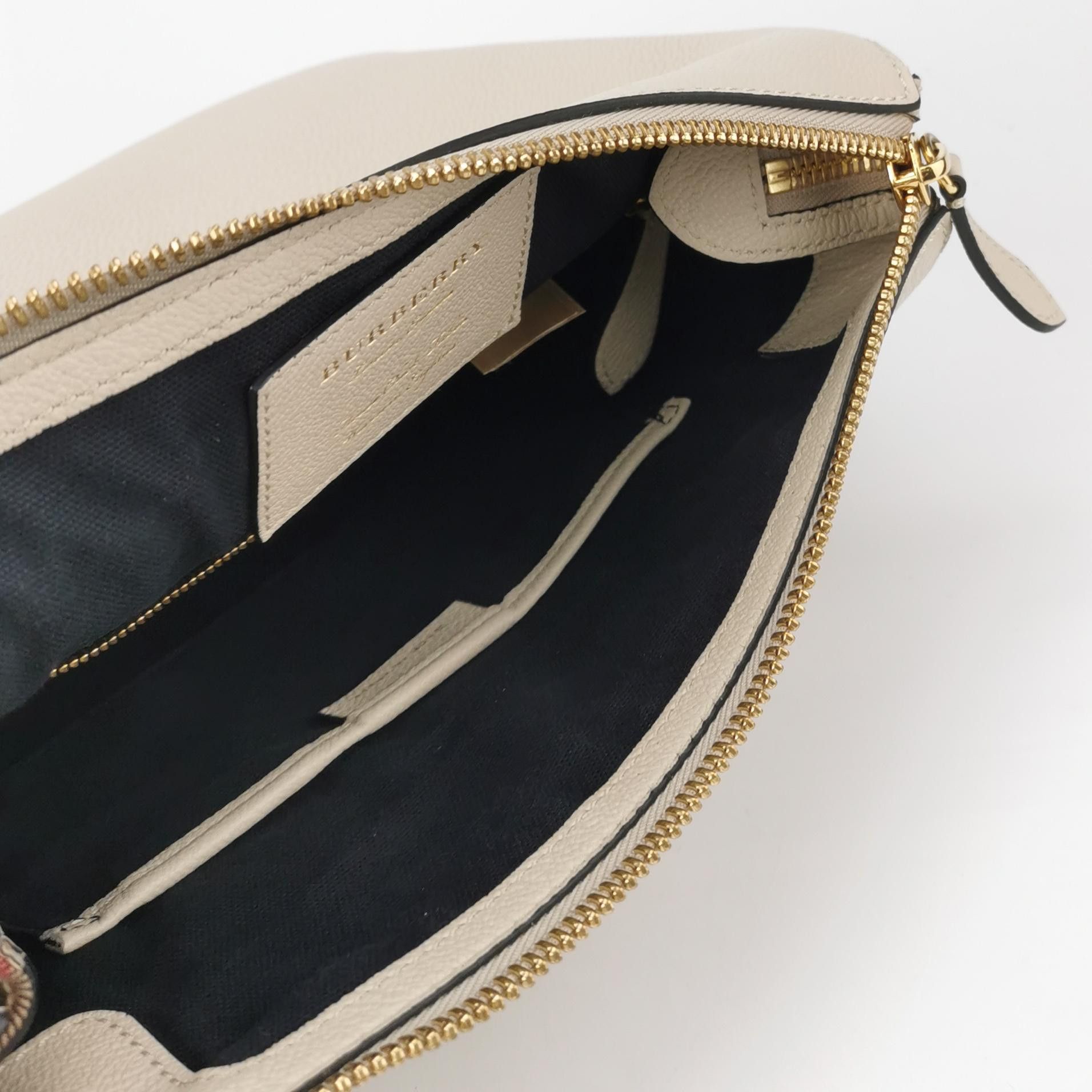 Burberry Burberry Women os Shoulder Bags Size ONE SIZE - 7 Thumbnail