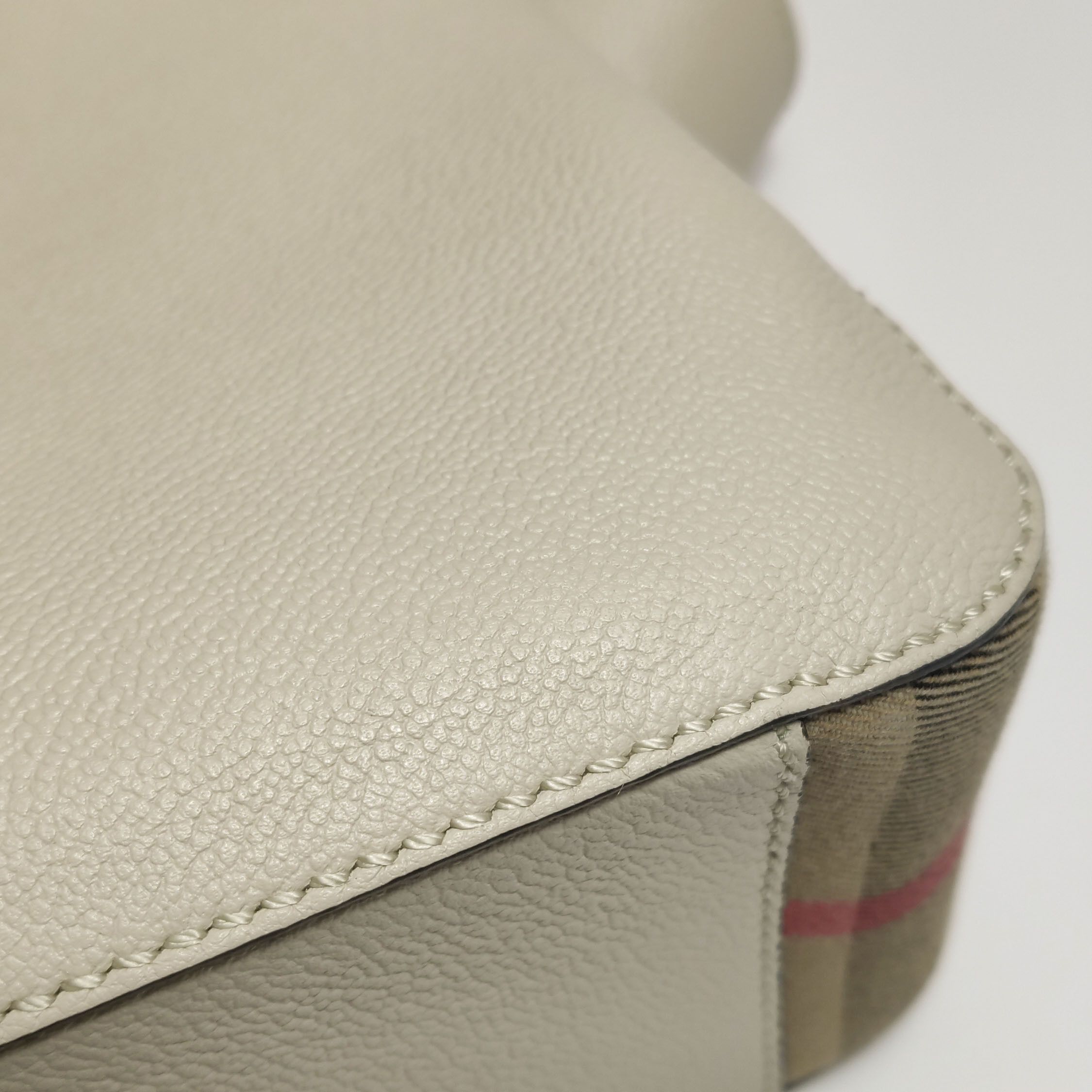 Burberry Burberry Women os Shoulder Bags Size ONE SIZE - 18 Thumbnail
