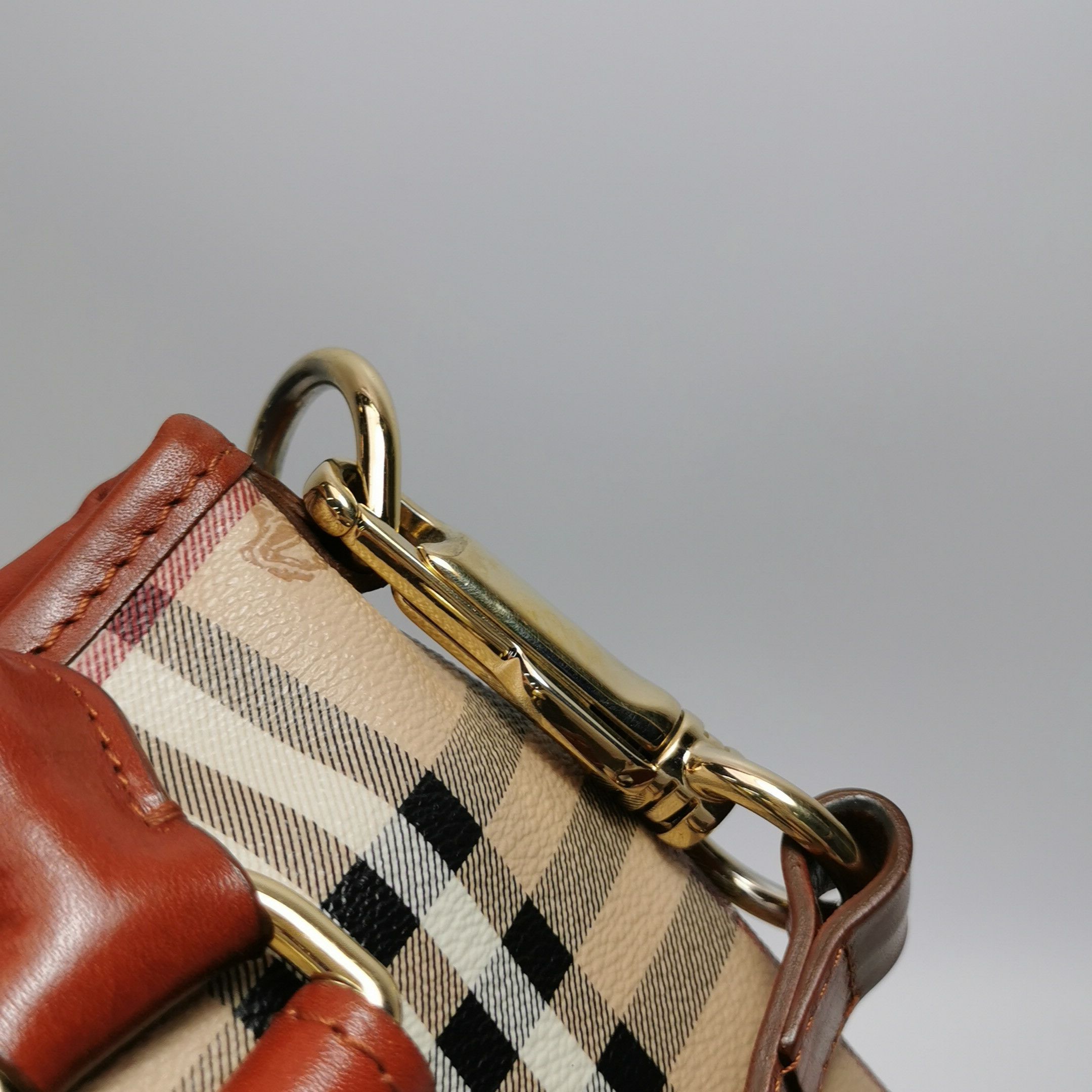 Burberry Burberry Women os Shoulder Bags Size ONE SIZE - 18 Thumbnail