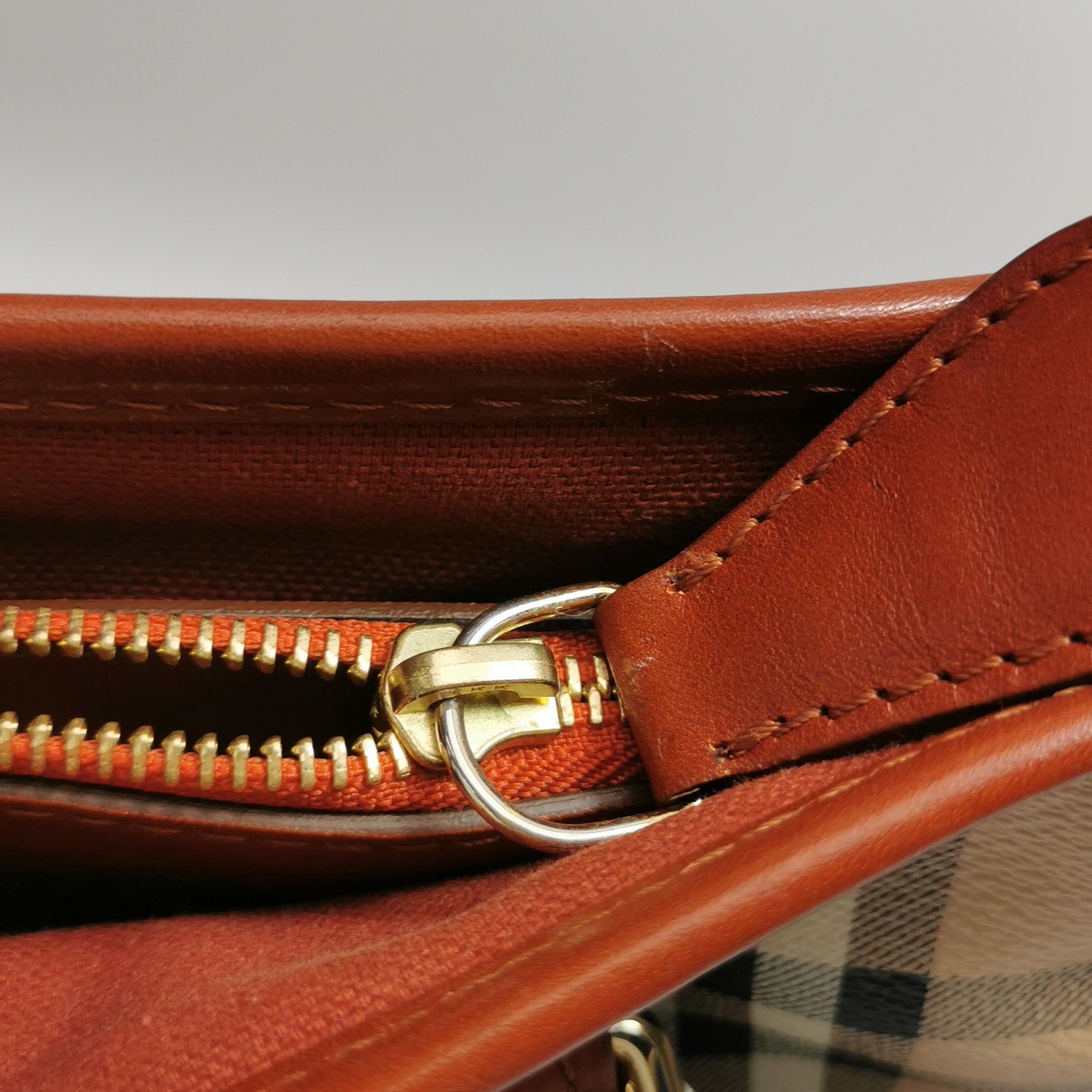 Burberry Burberry Women os Shoulder Bags Size ONE SIZE - 14 Thumbnail