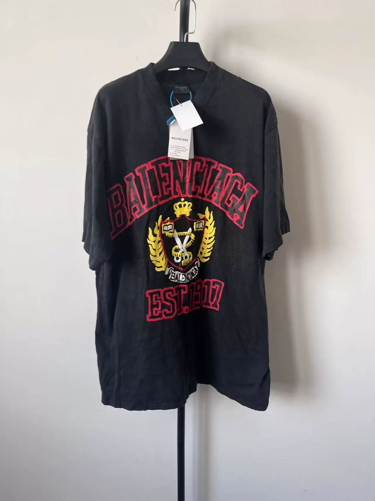Balenciaga Balenciaga Crest Logo T-Shirt S Size US S / EU 44-46 / 1 - 2 Thumbnail