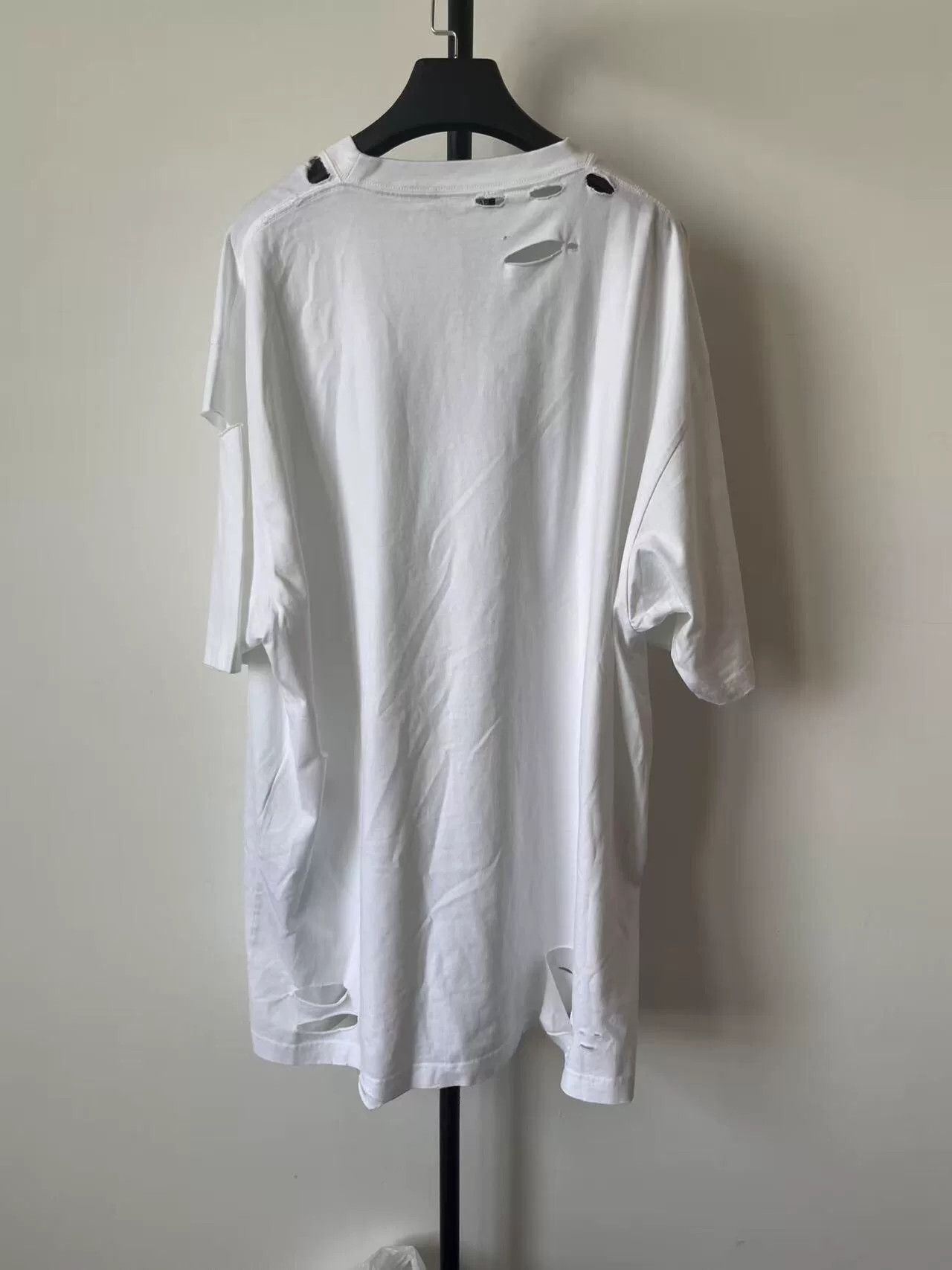 Balenciaga Balenciaga Destroyed T-Shirt Size M Size US M / EU 48-50 / 2 - 3 Thumbnail