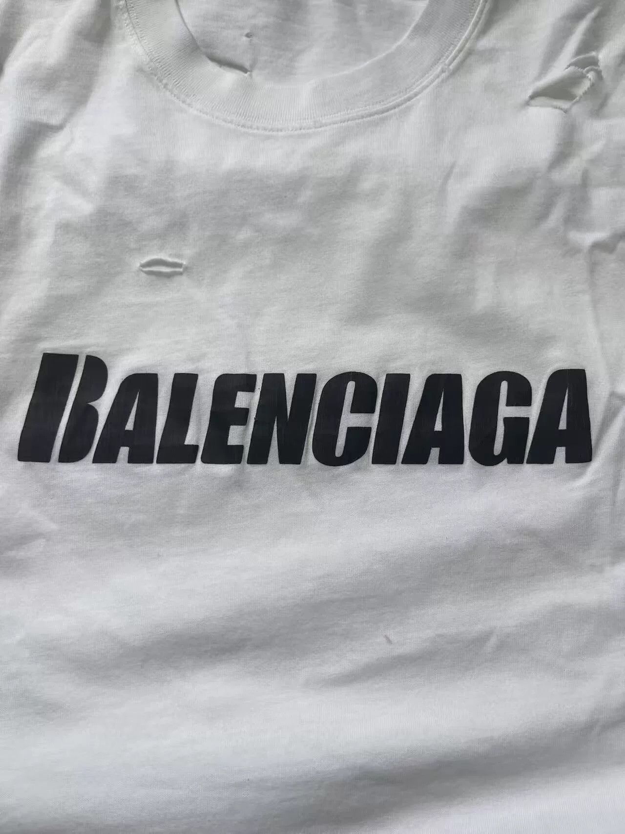 Balenciaga Balenciaga Destroyed T-Shirt Size M Size US M / EU 48-50 / 2 - 4 Thumbnail