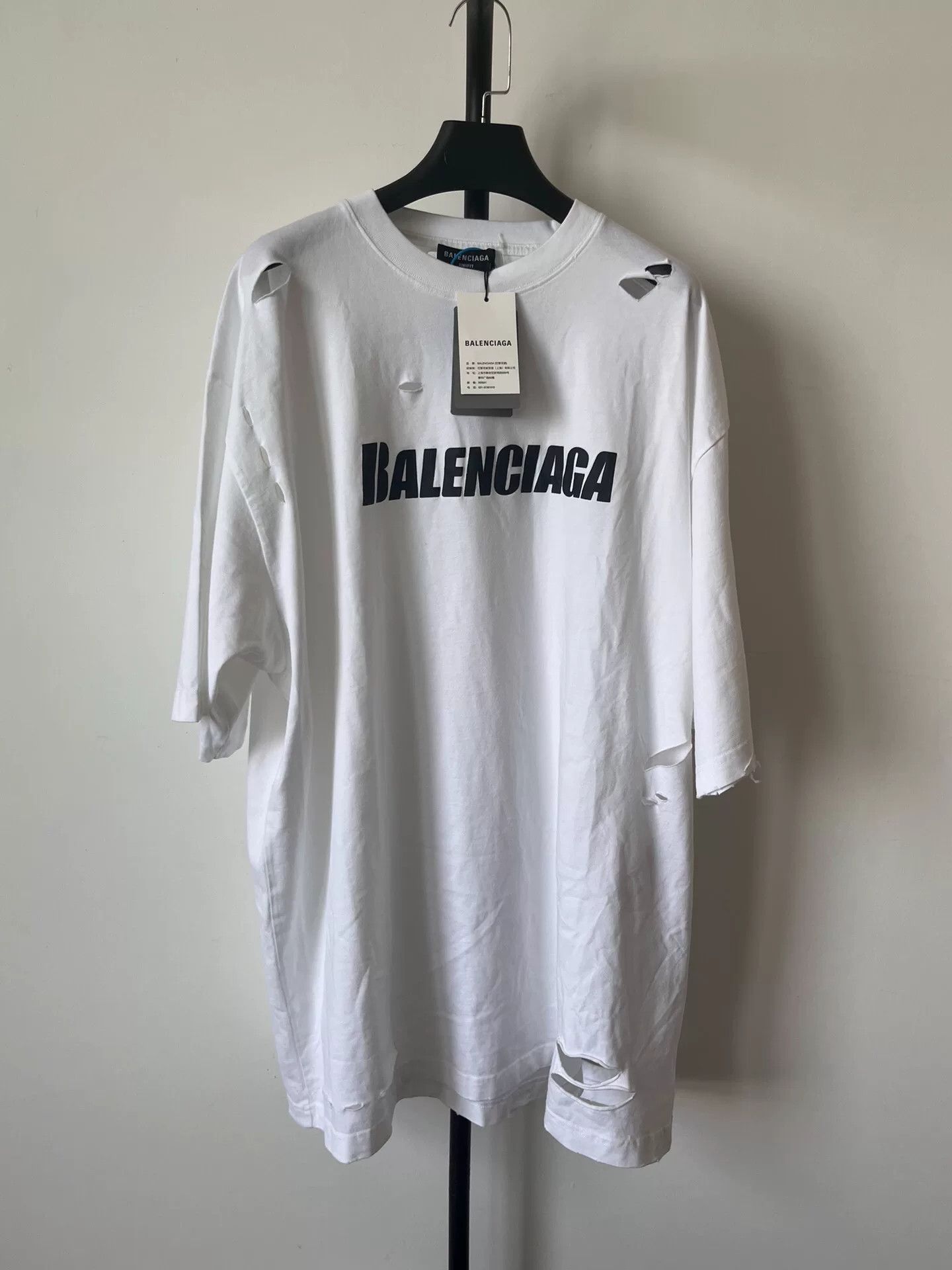 Balenciaga Balenciaga Destroyed T-Shirt Size M Size US M / EU 48-50 / 2 - 2 Thumbnail