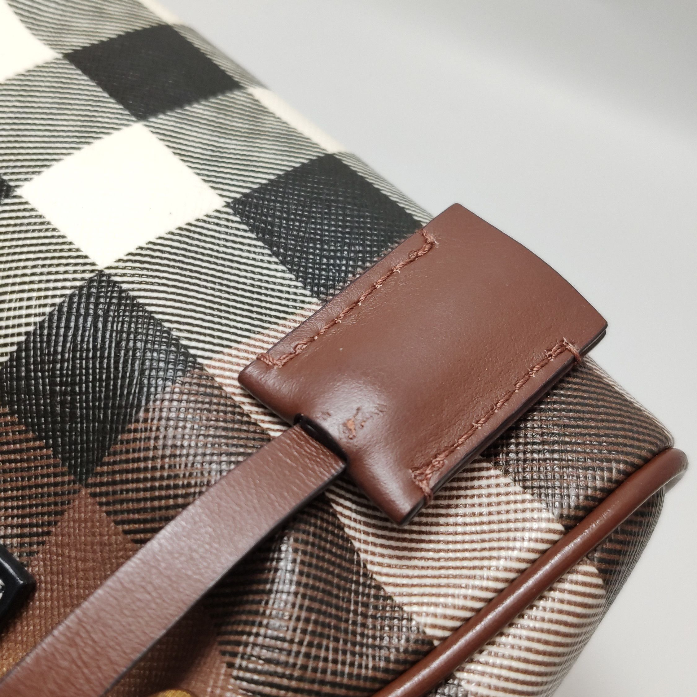 Burberry Burberry Women os Shoulder Bags Size ONE SIZE - 22 Thumbnail