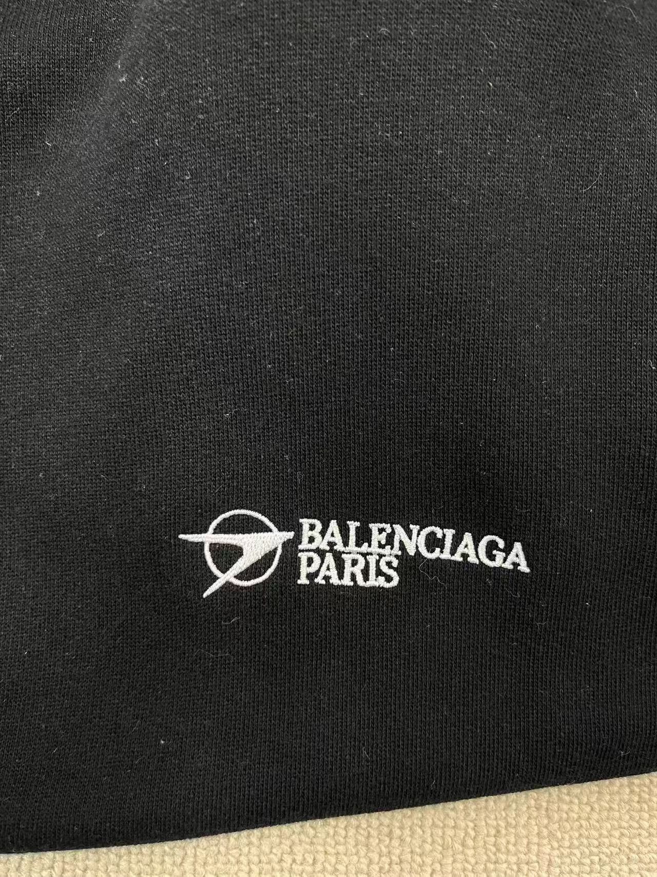 Balenciaga Balenciaga Logo Graphic Hoodie L Size US L / EU 52-54 / 3 - 4 Thumbnail