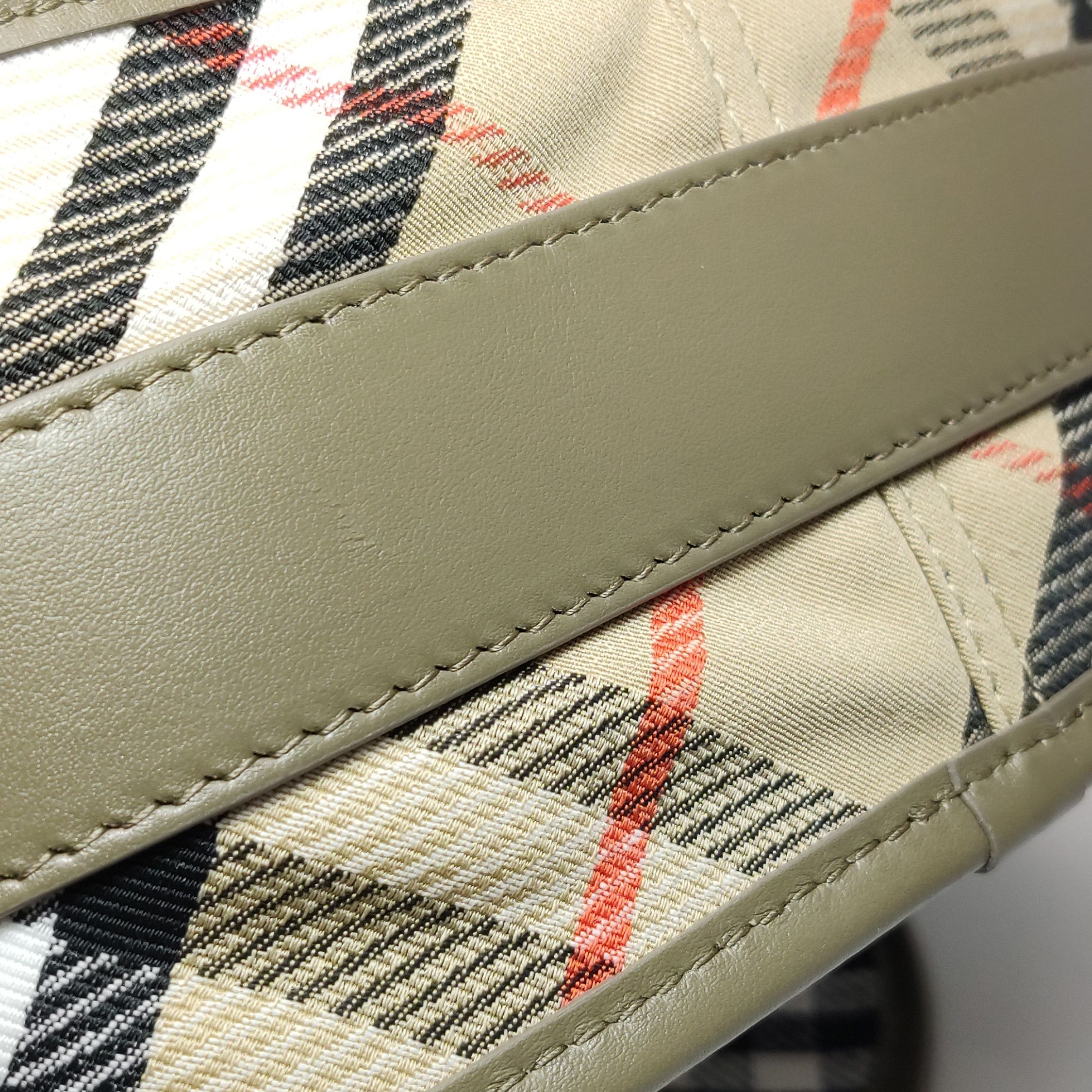 Burberry Burberry Women os Shoulder Bags Size ONE SIZE - 14 Thumbnail