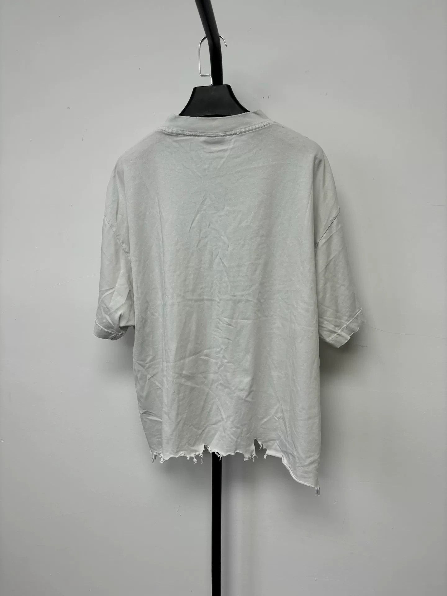 Balenciaga Balenciaga Distressed Patch Logo T-Shirt Size 1 Size US S / EU 44-46 / 1 - 3 Thumbnail